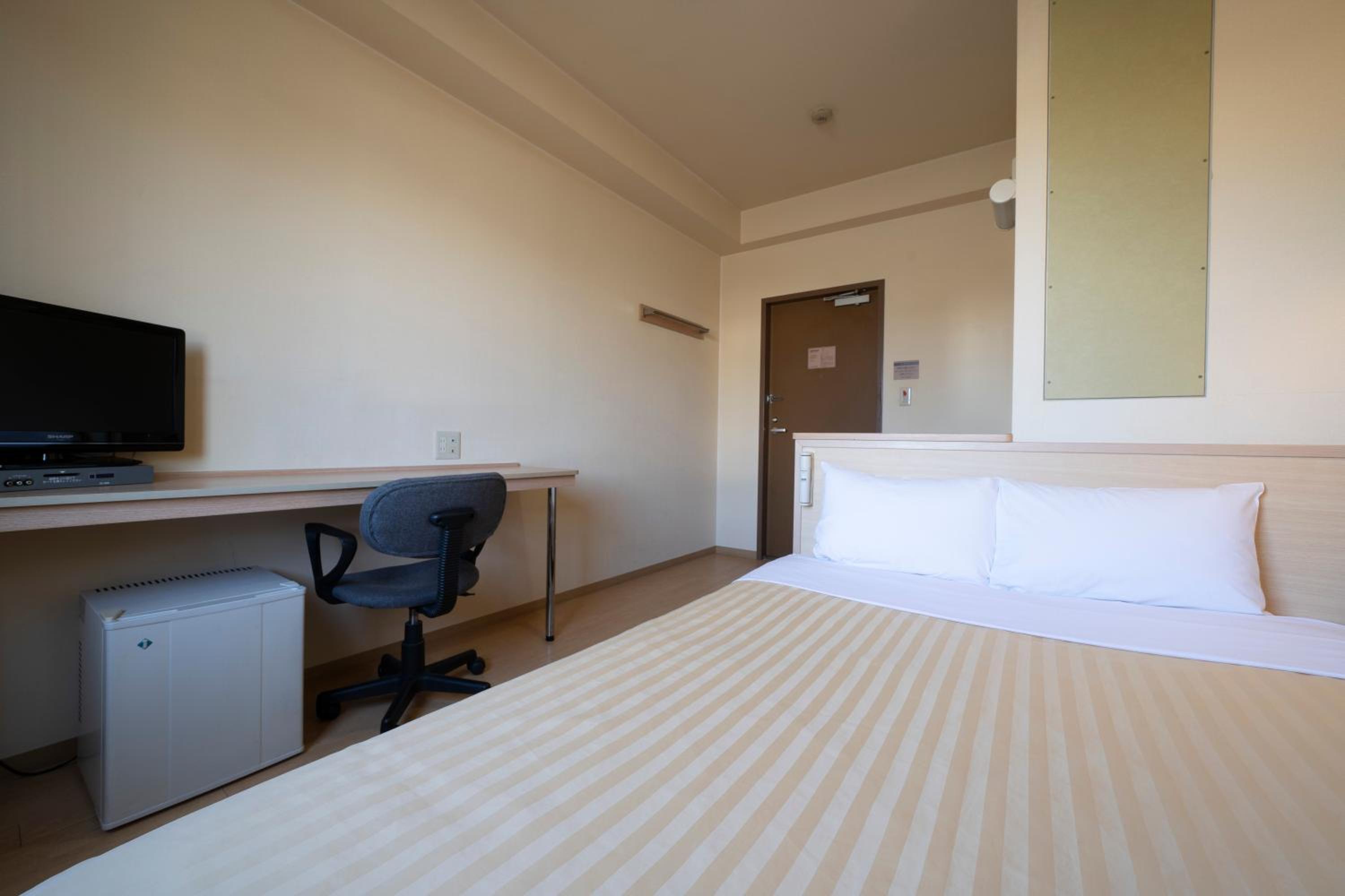 Double Room with Shared Bathroom - Photo 1