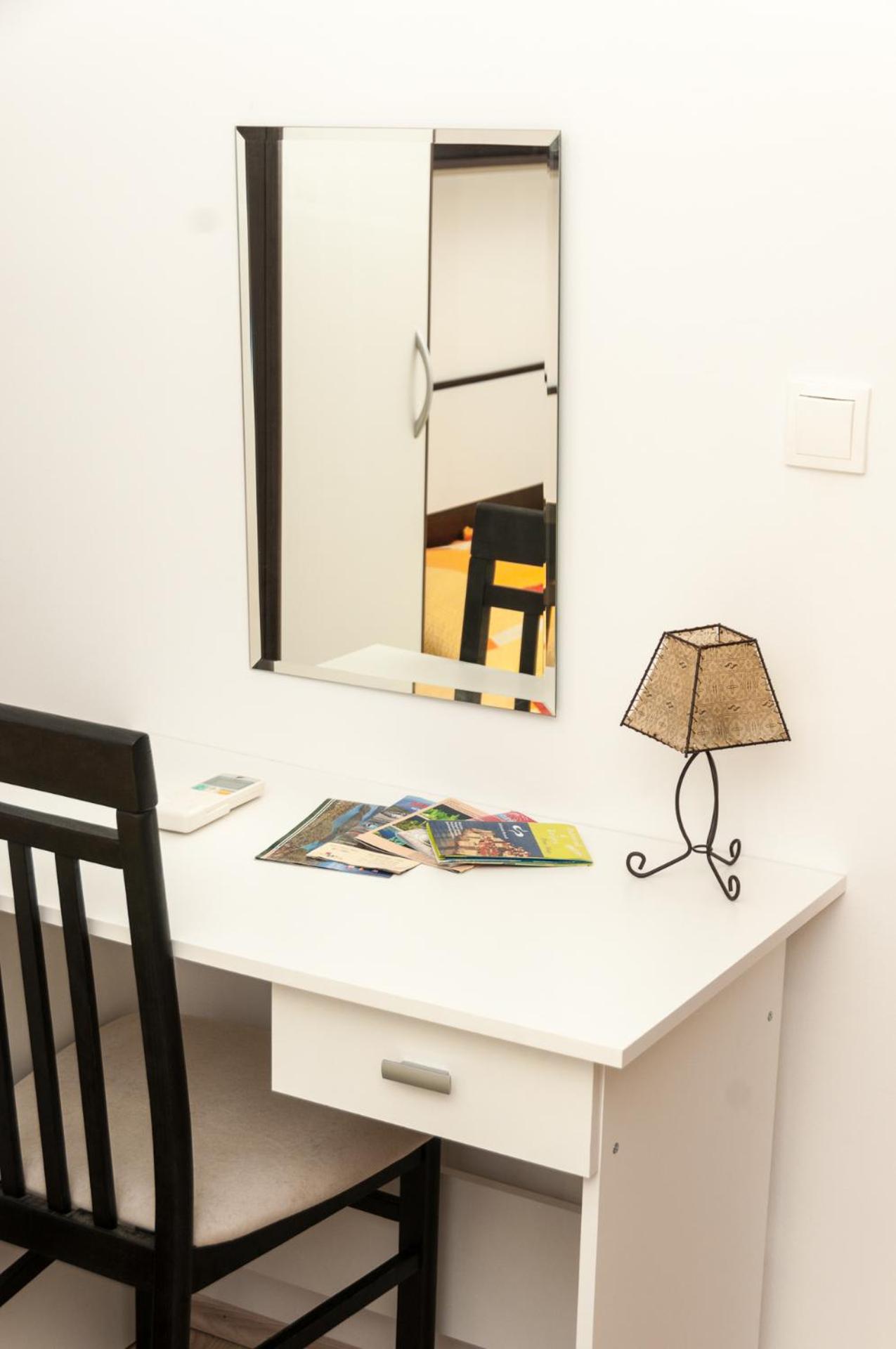 One-Bedroom Apartment with Balcony and Sea View - Photo 9