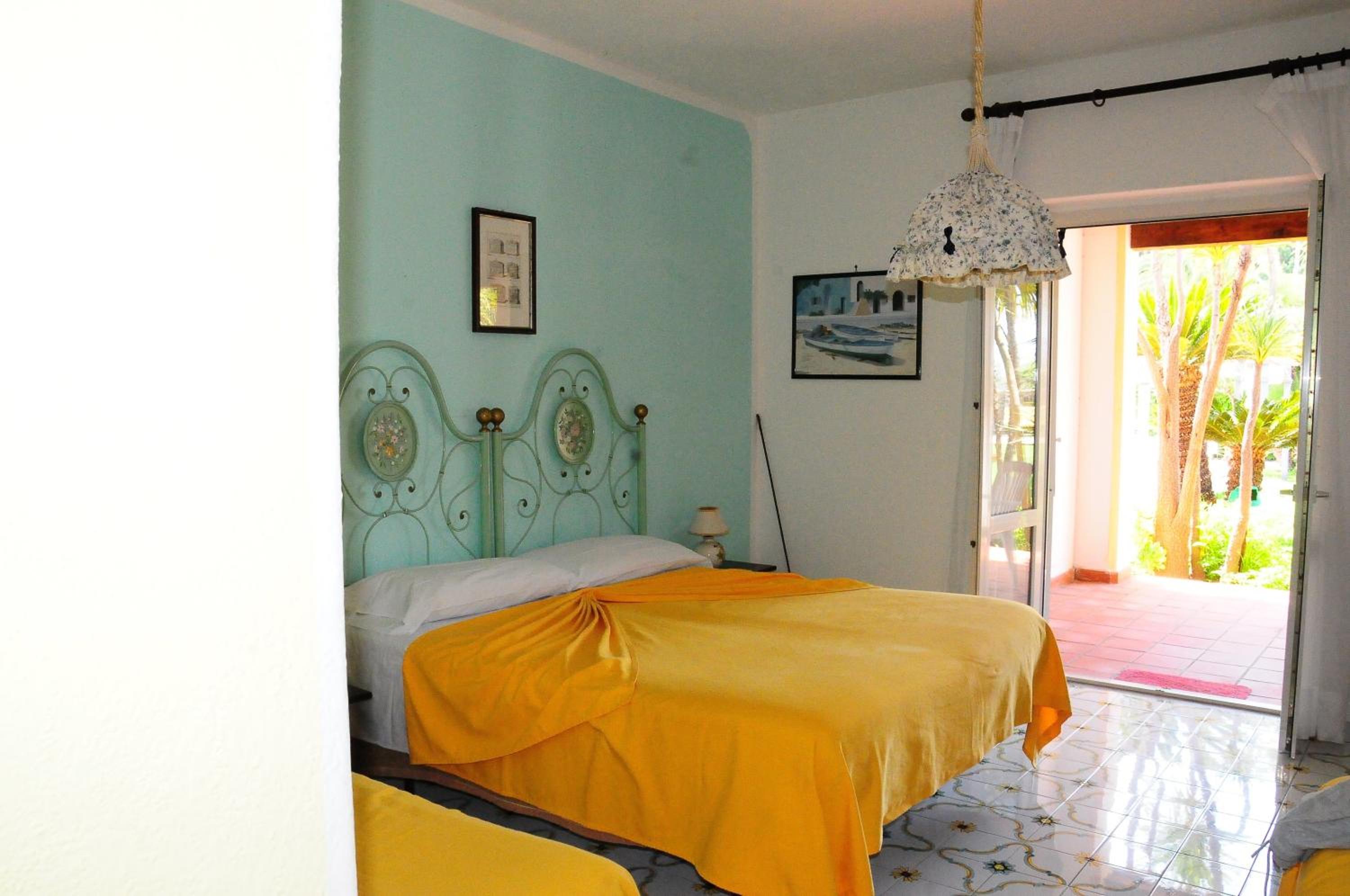 Double Room with Balcony - Photo 2