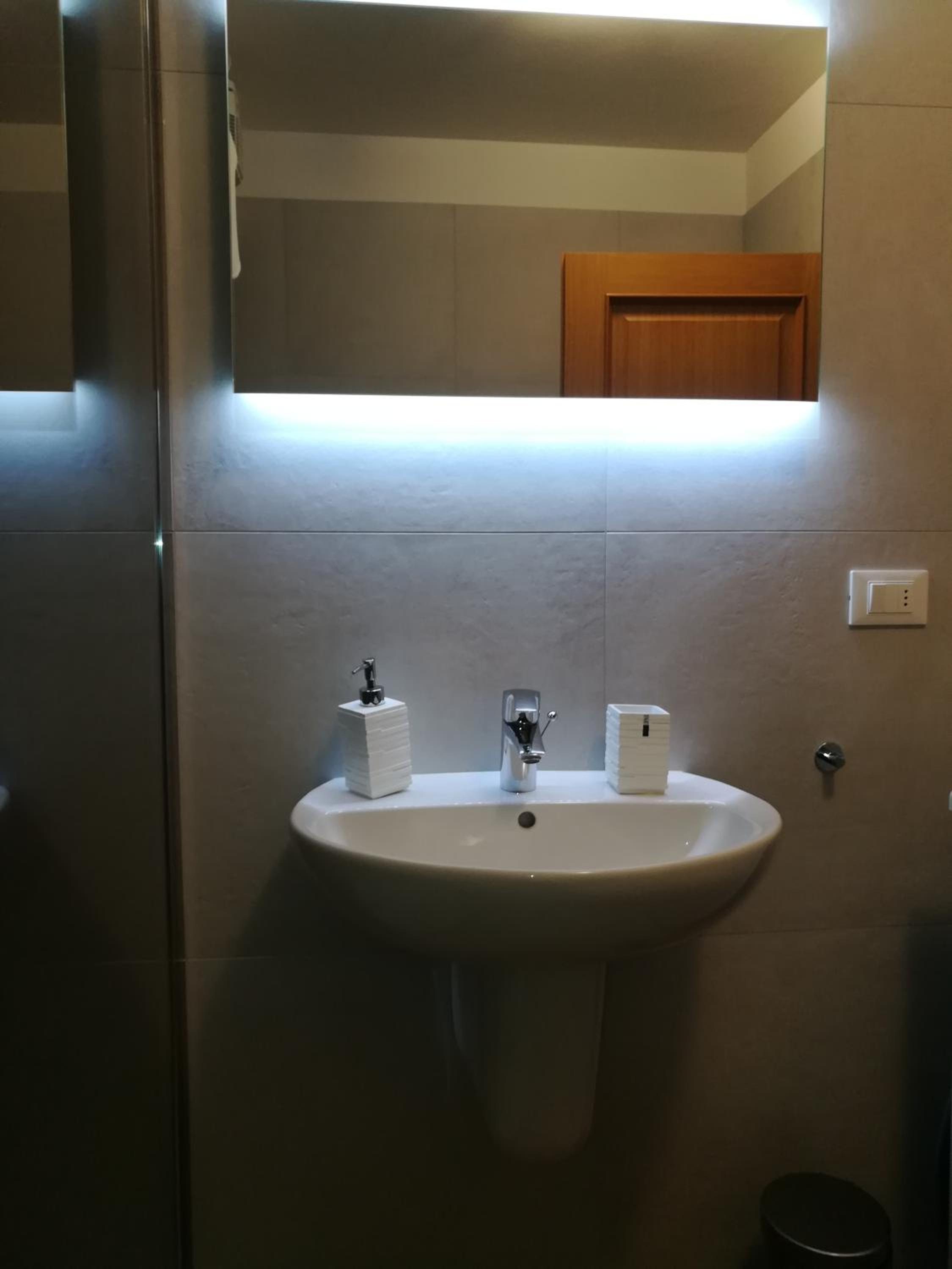 Double Room with Shared Bathroom photo 2