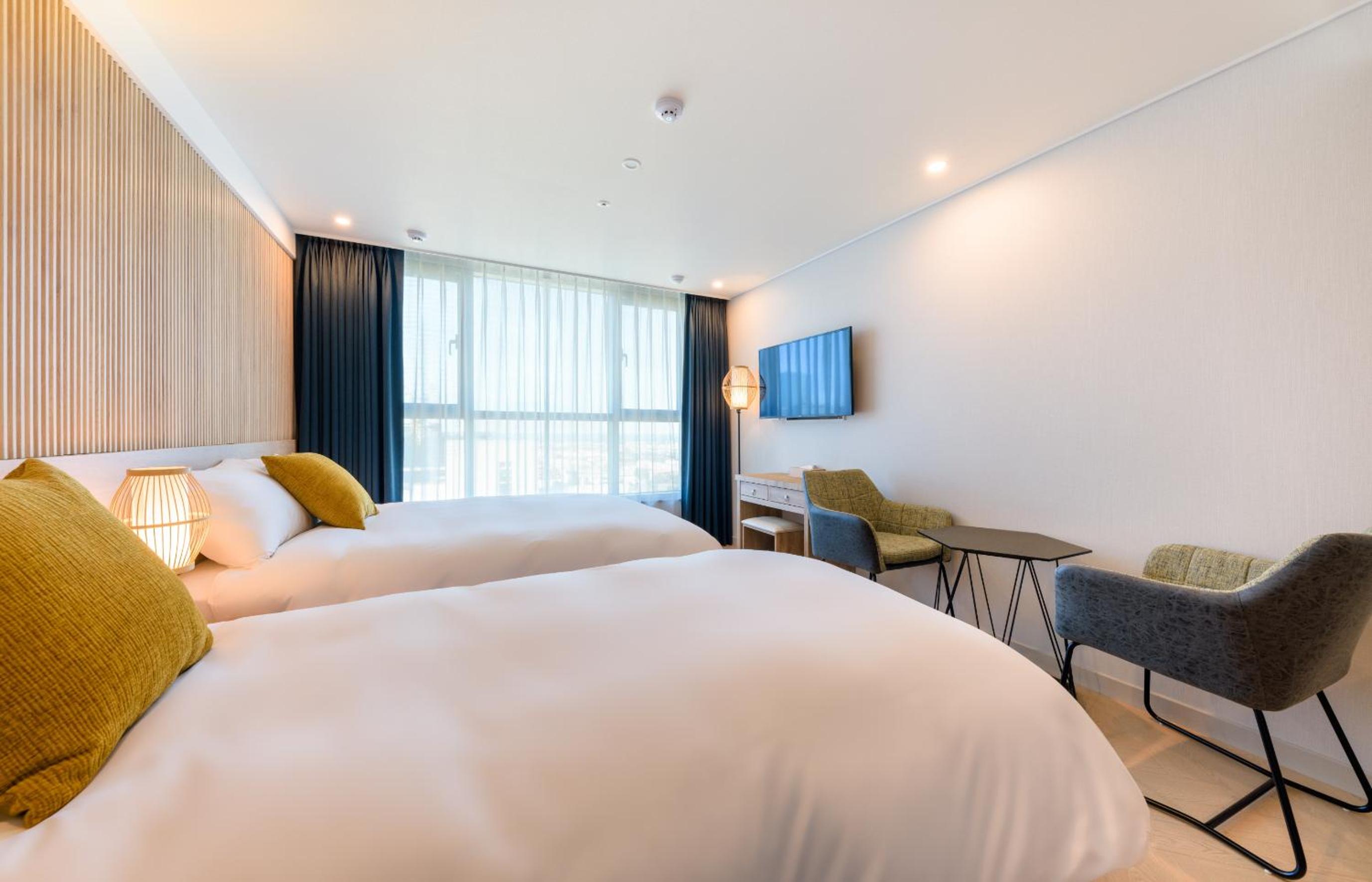 Twin Room with City View