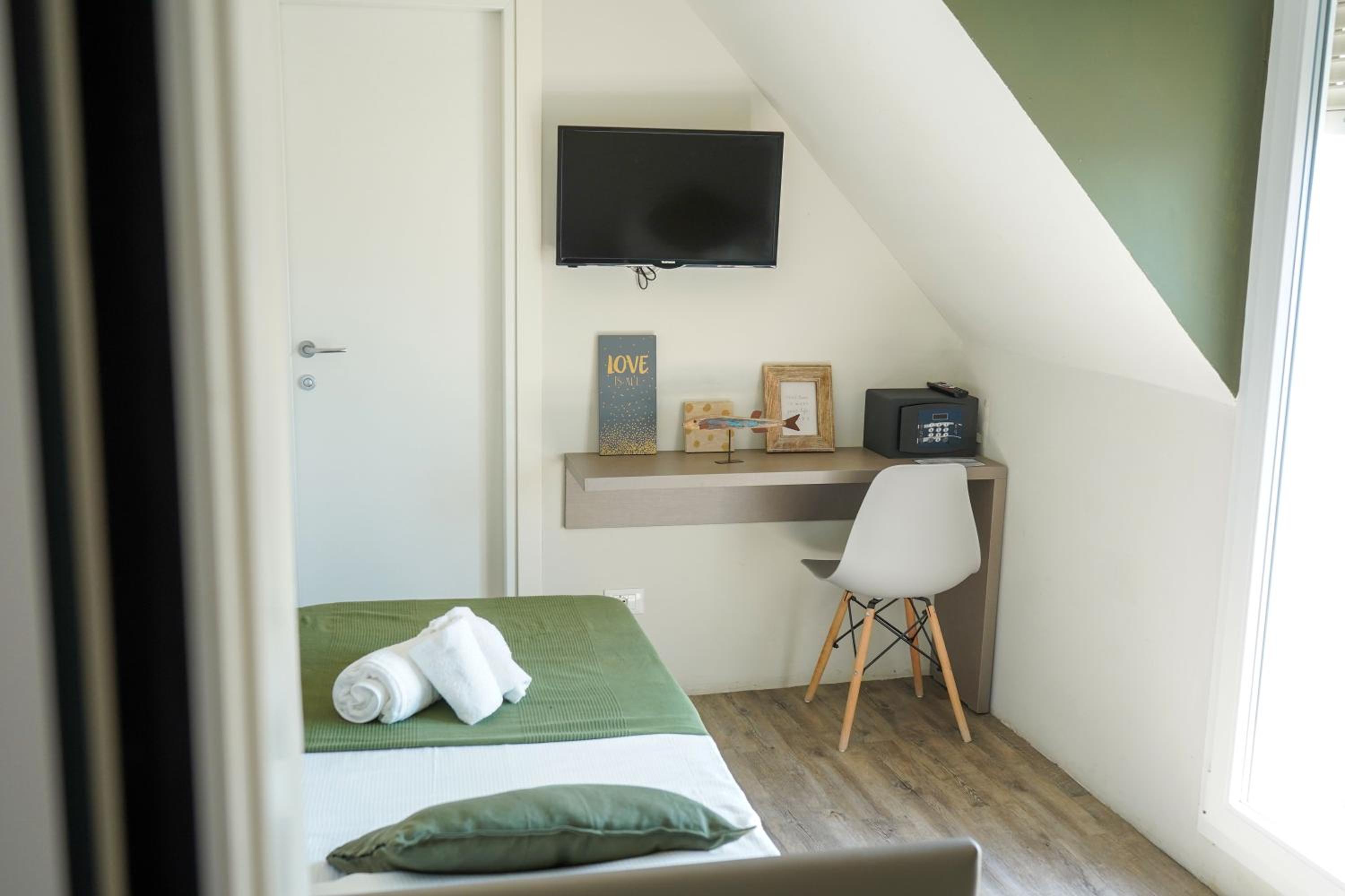 Single Room photo 1