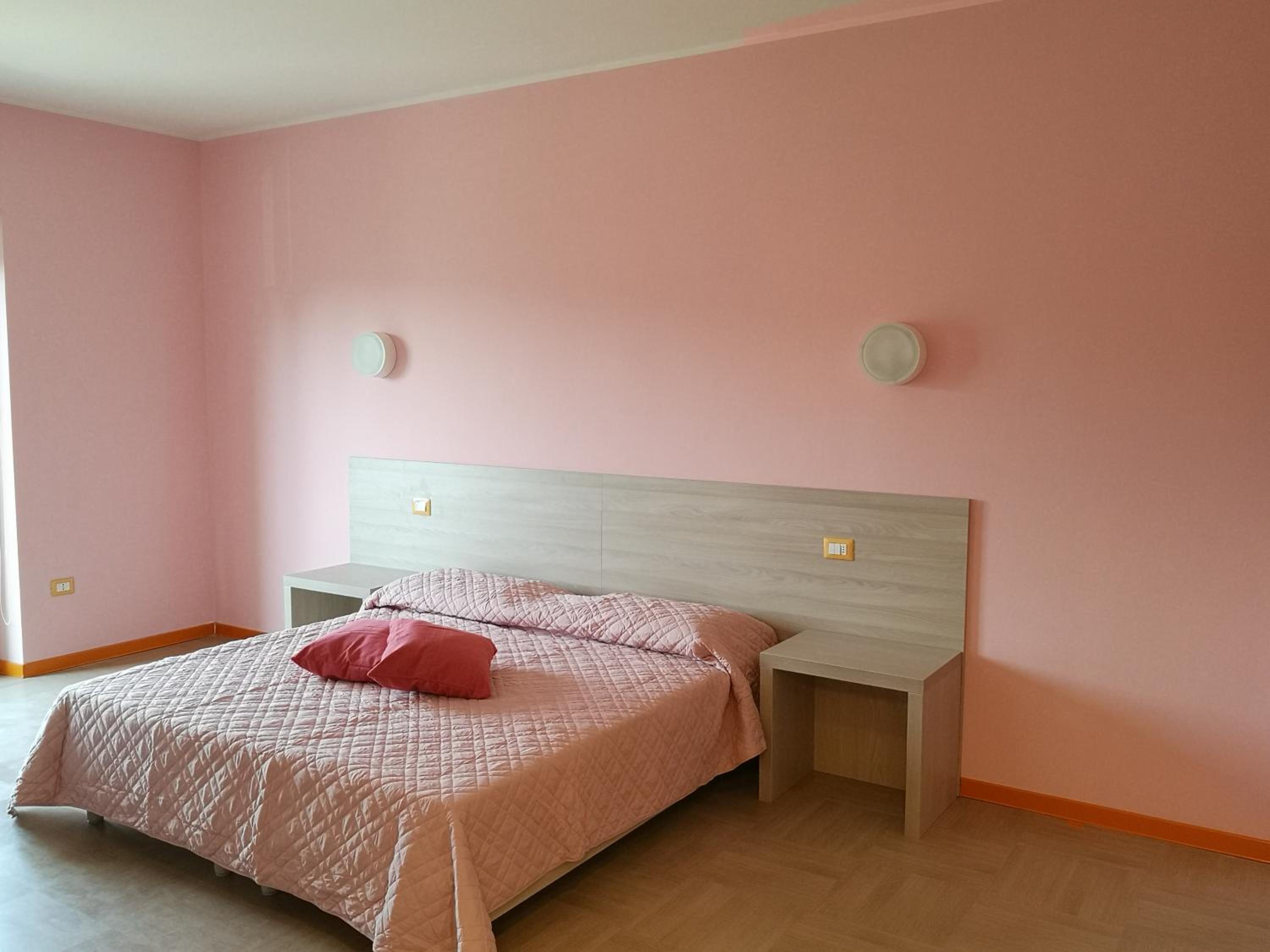 Large Double Room - Photo 10