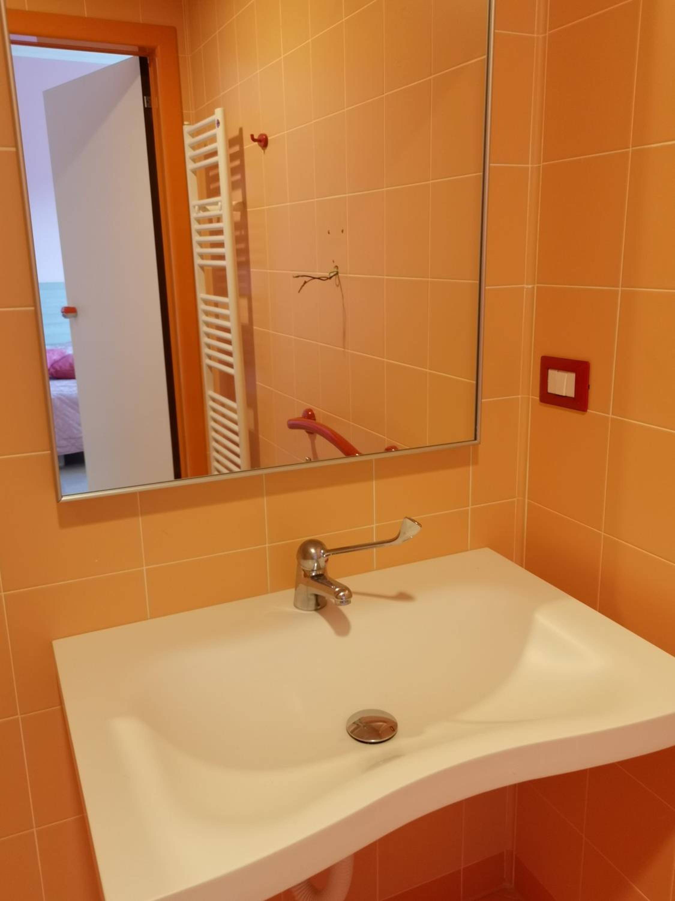 Large Double Room - Photo 7