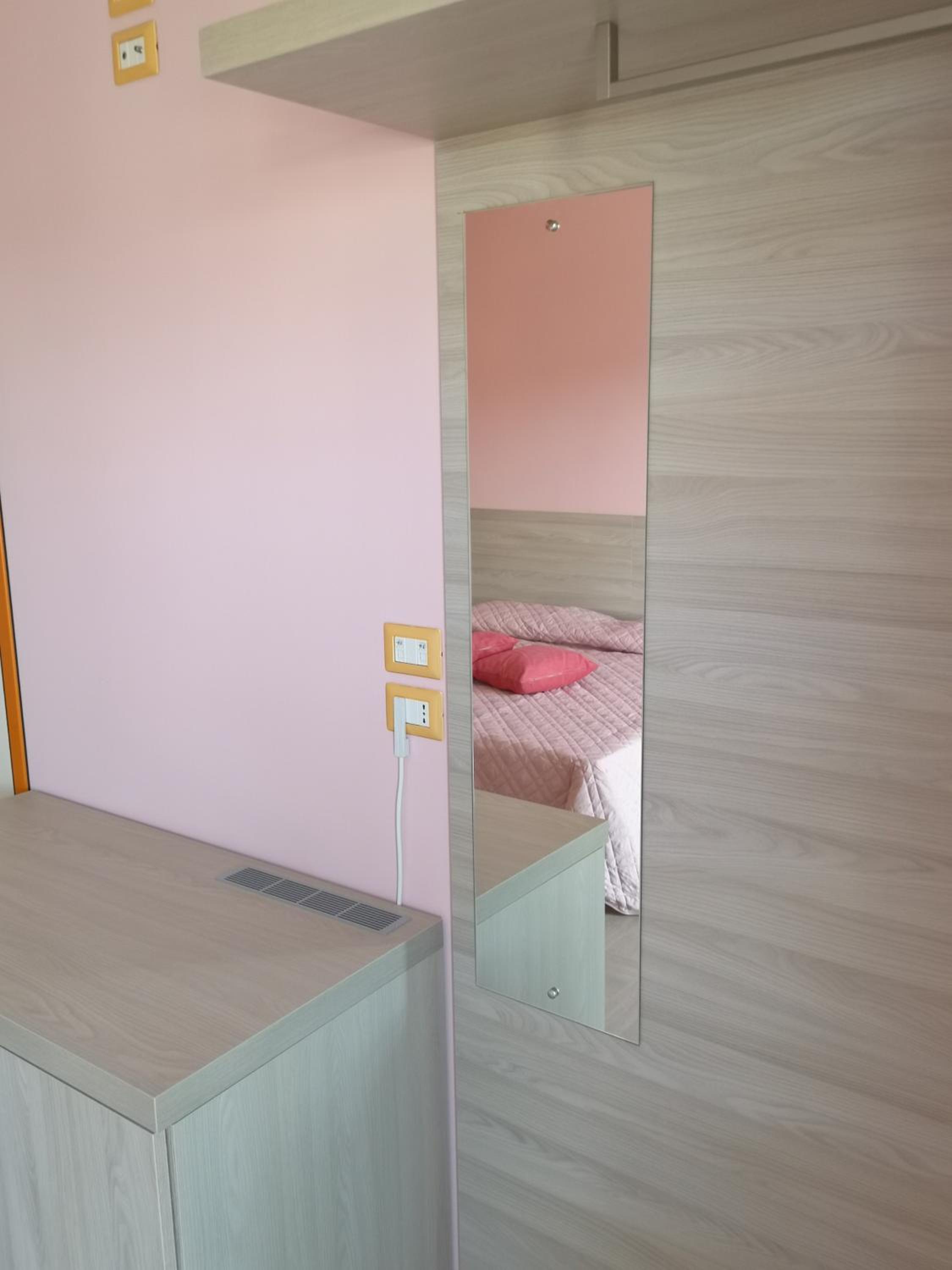 Large Double Room - Photo 1