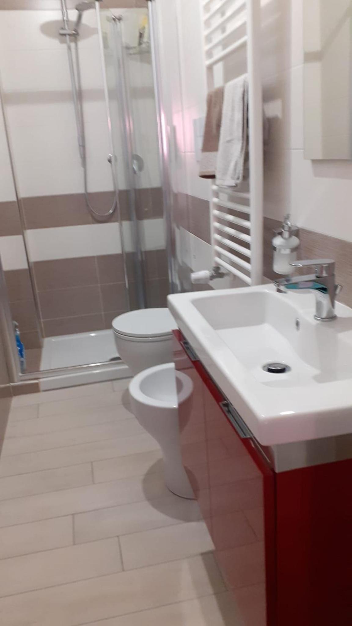 Double Room with Private Bathroom - Photo 3
