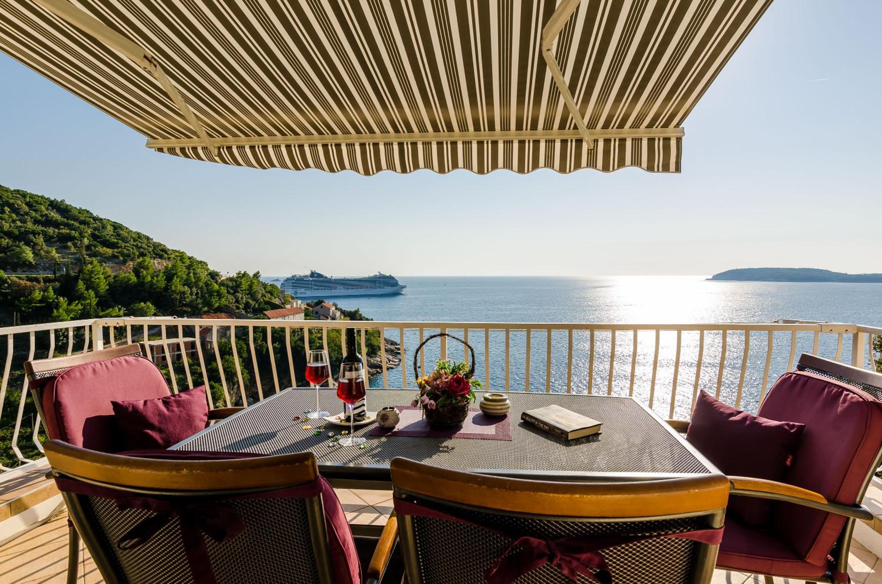 Two-Bedroom Apartment with Balcony and Sea View