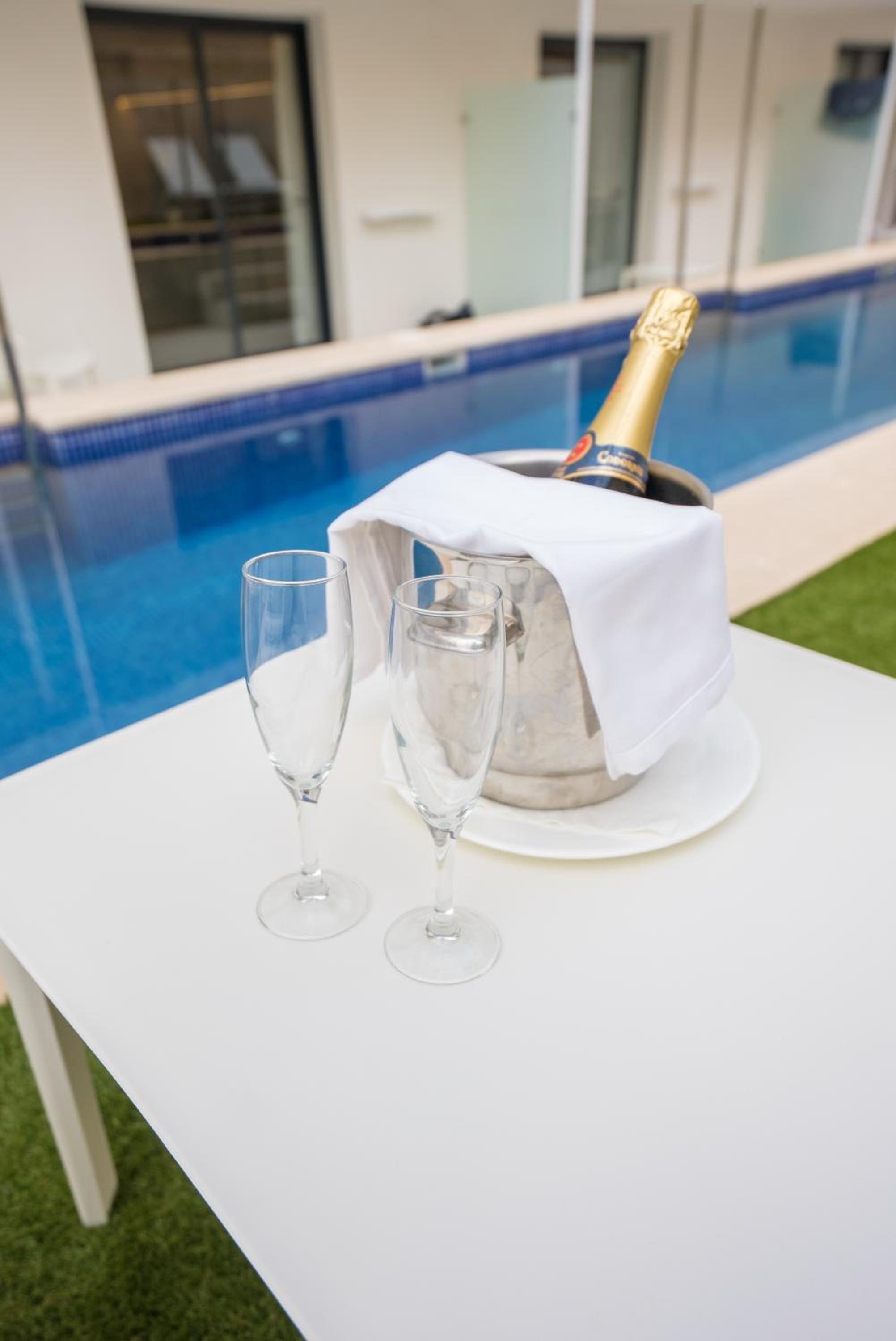 Junior Suite Swim Up (2 Adults) - Photo 2