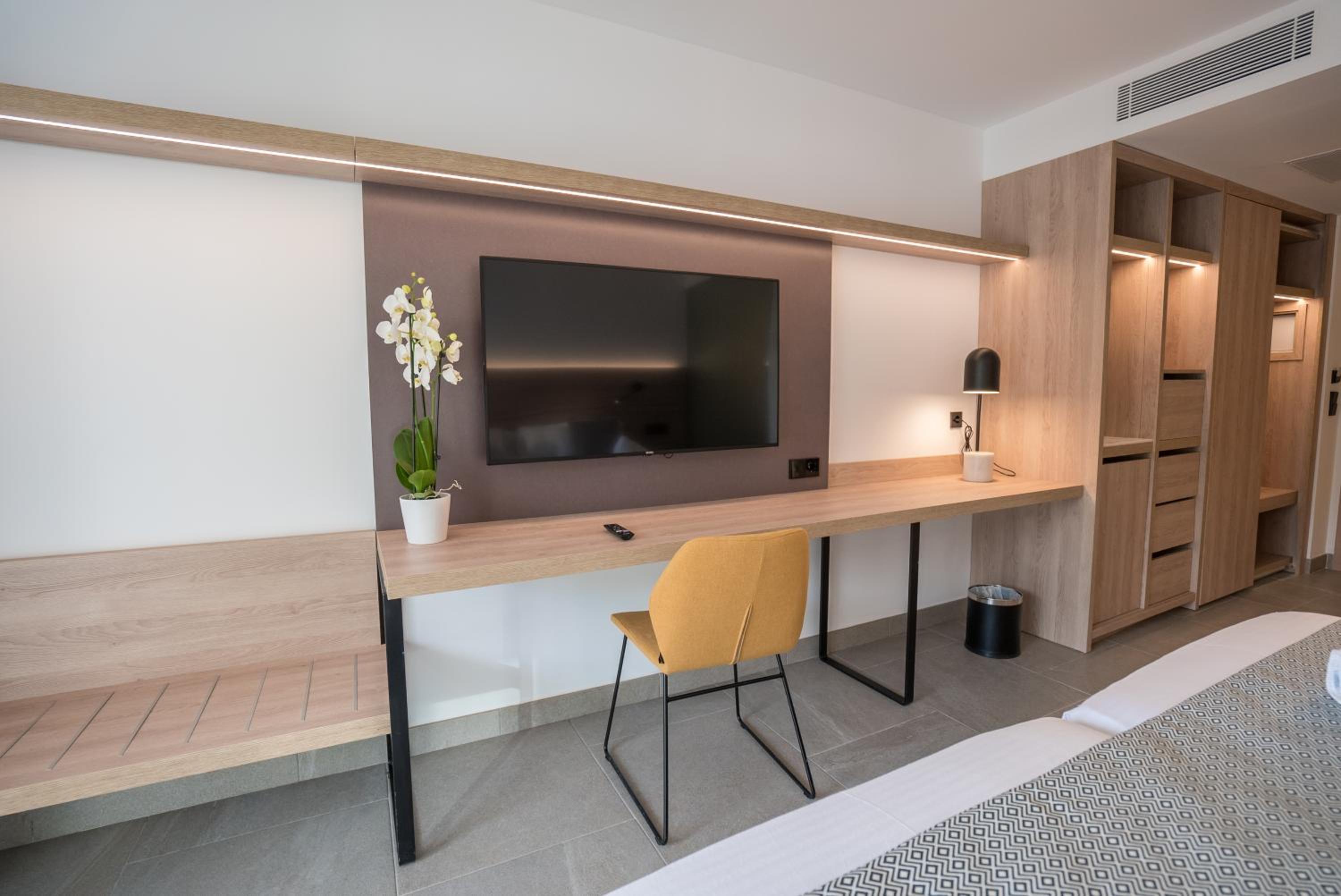 Superior Double Room (2 Adults) - Photo 1