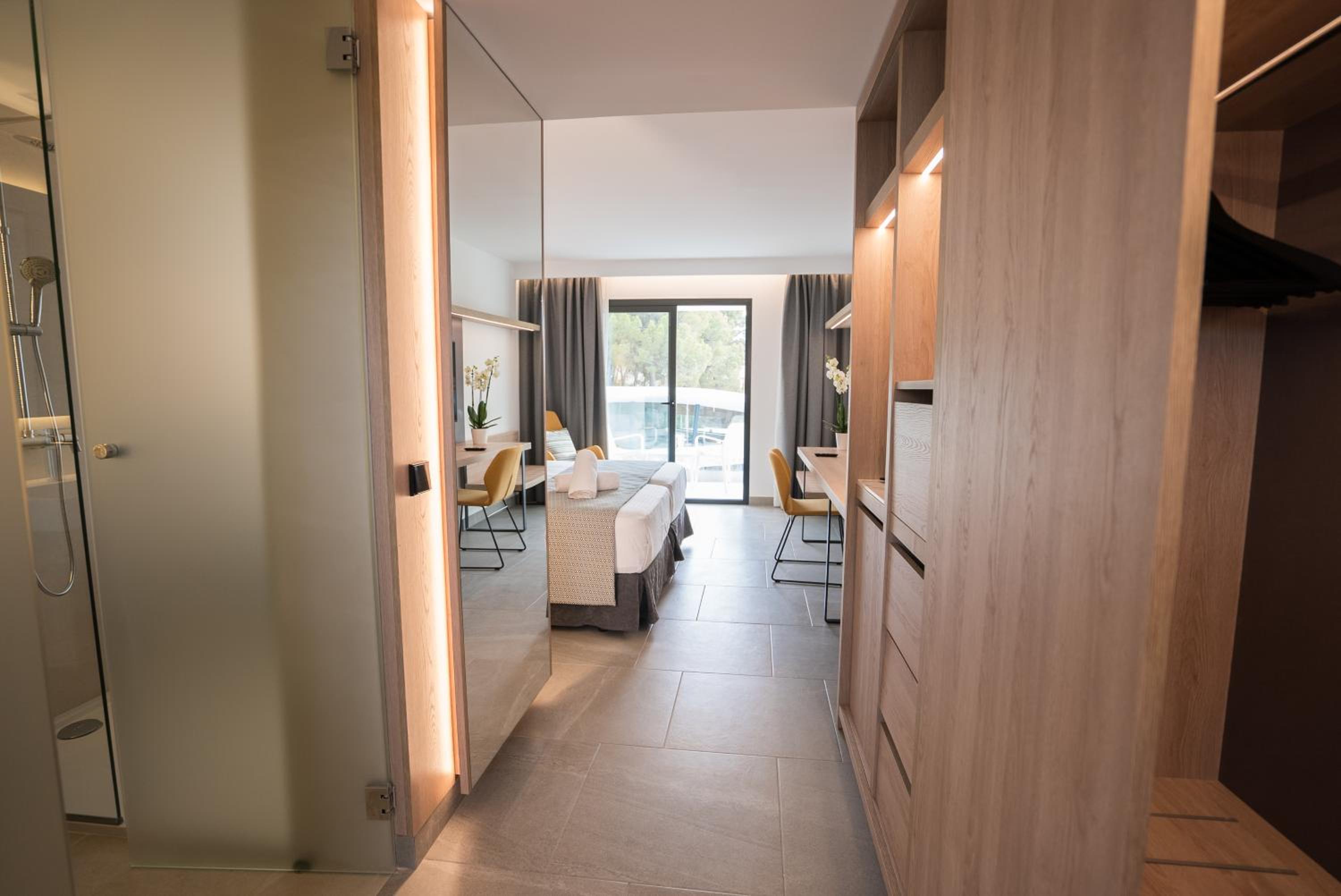 Superior Double Room (2 Adults) - Photo 8