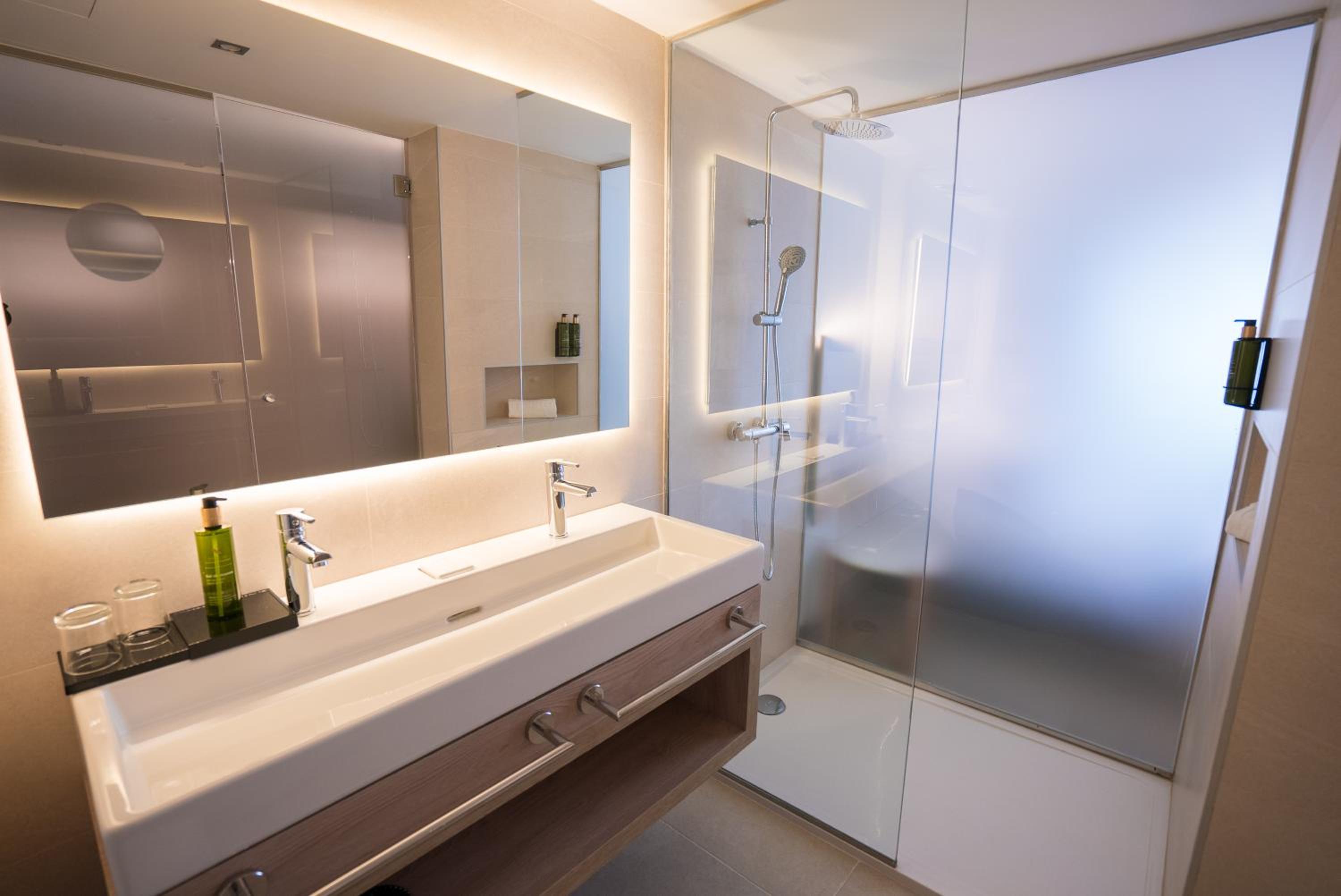 Superior Double Room (2 Adults) - Photo 9
