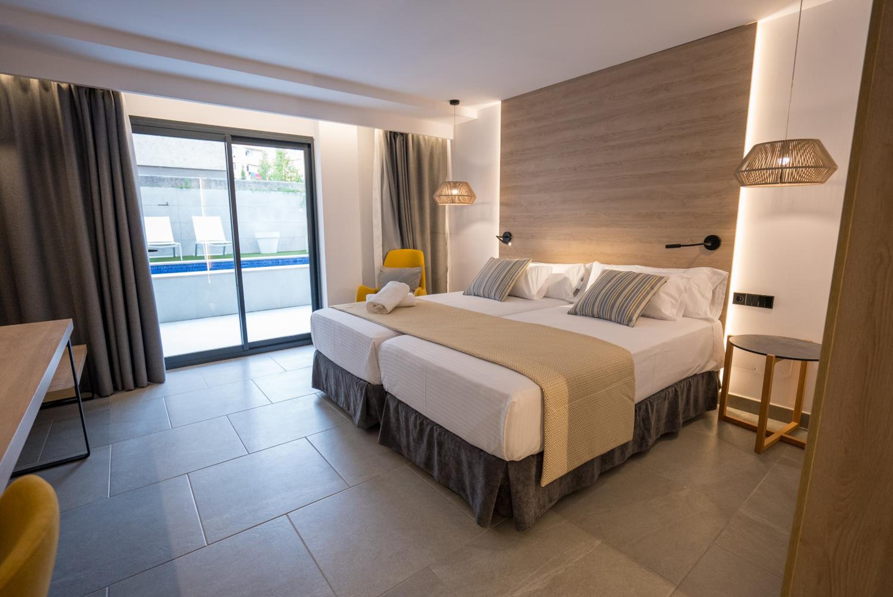 Junior Suite Swim Up (2 Adults) - Photo 8