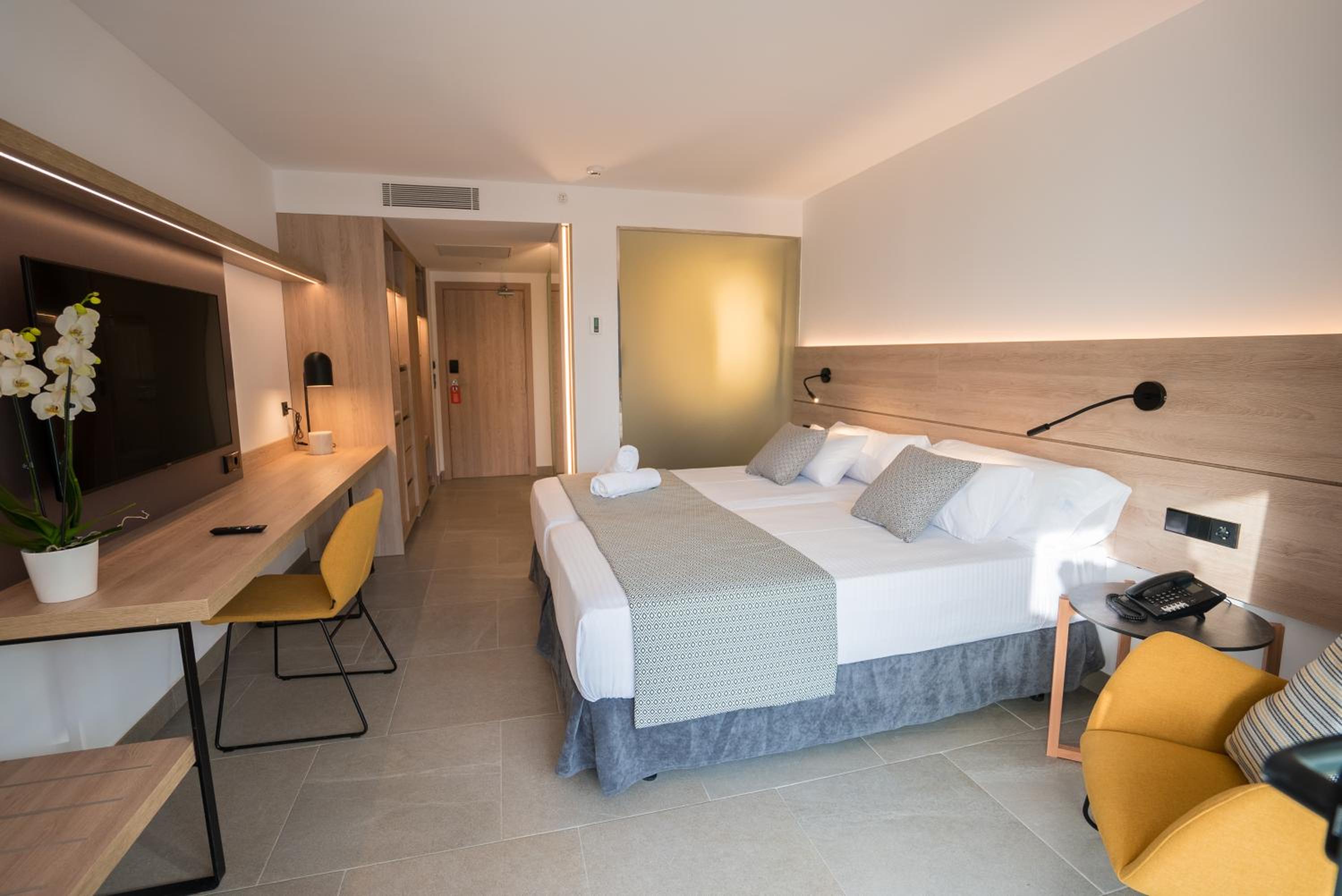 Superior Double Room (2 Adults) - Photo 12