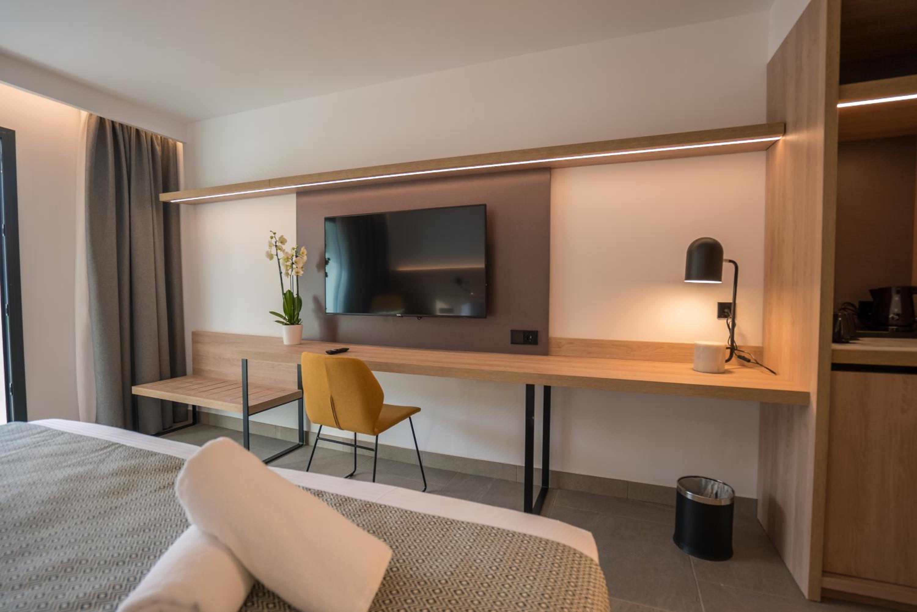 Superior Double Room (2 Adults) - Photo 4