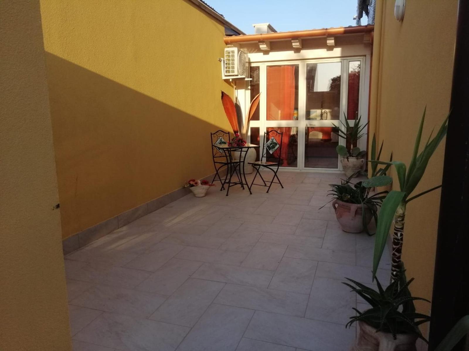 Two-Bedroom House - Photo 18