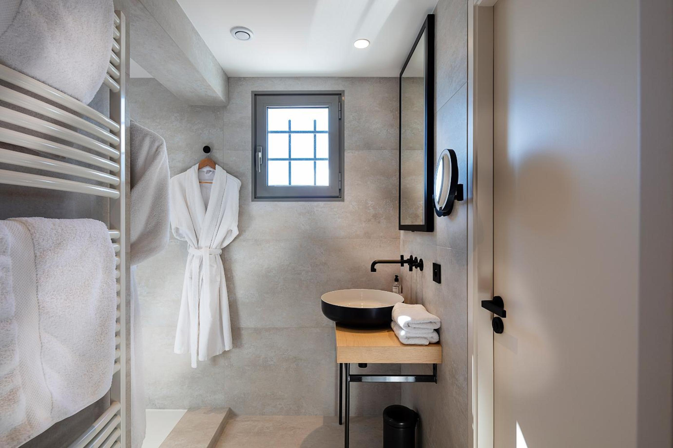 Superior Double or Twin Room with Lake View photo 2