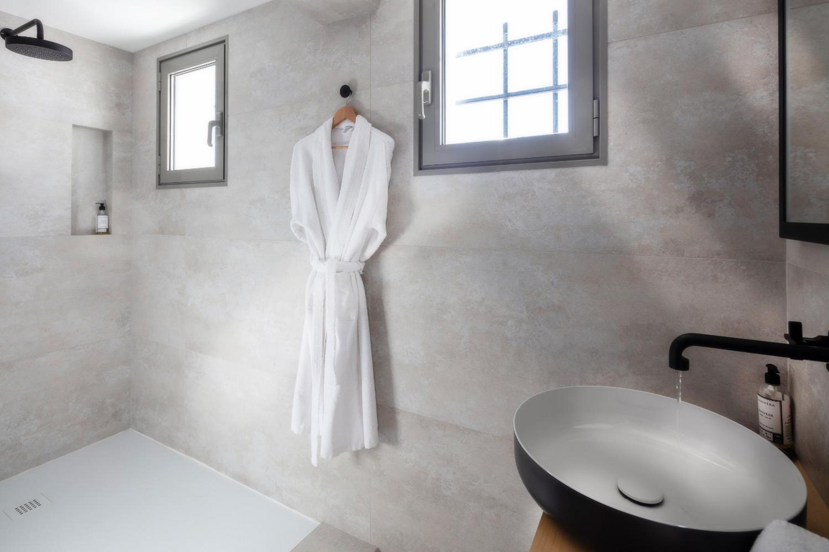 Superior Double or Twin Room with Lake View photo 3