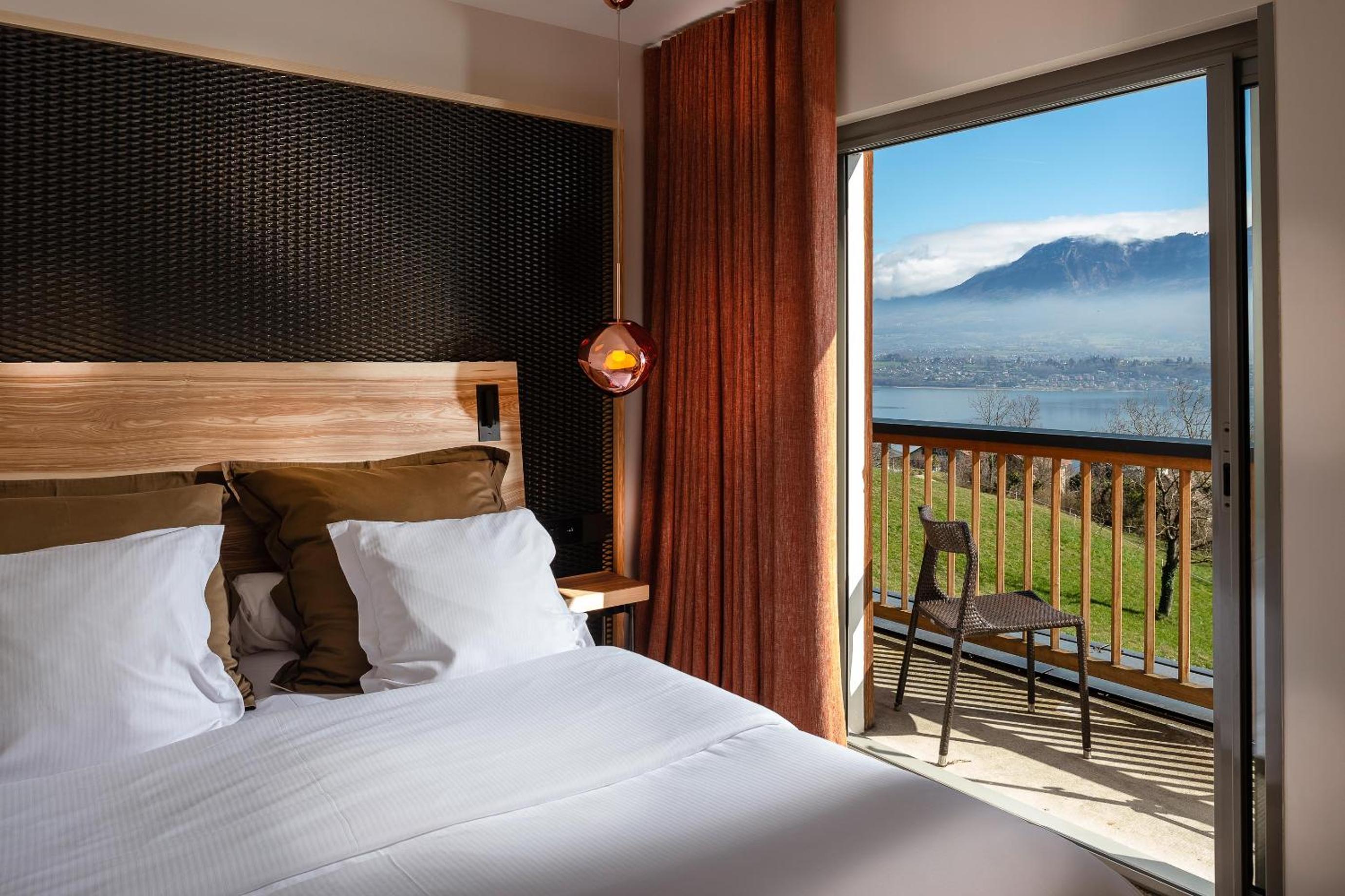 Suite with Lake View photo 2