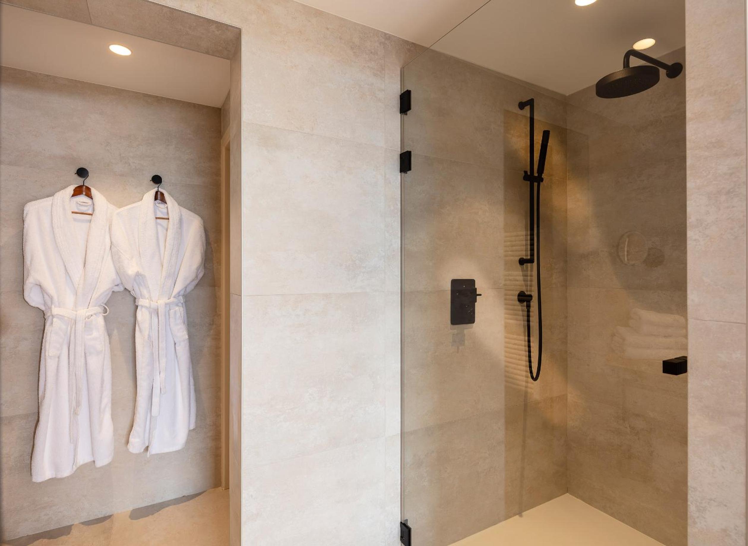 Double or Twin Room with Lake View photo 3