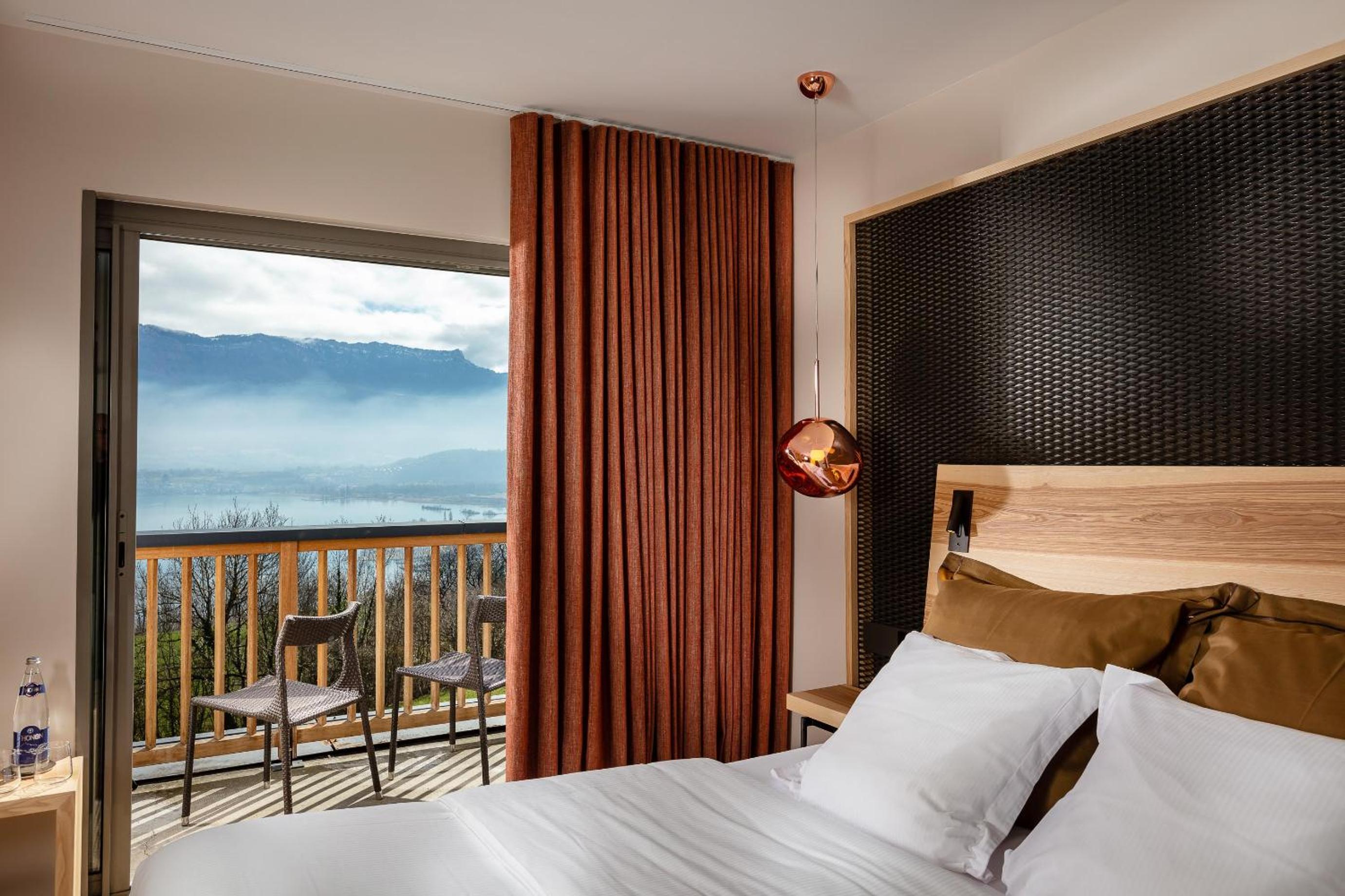 Double or Twin Room with Lake View photo 2