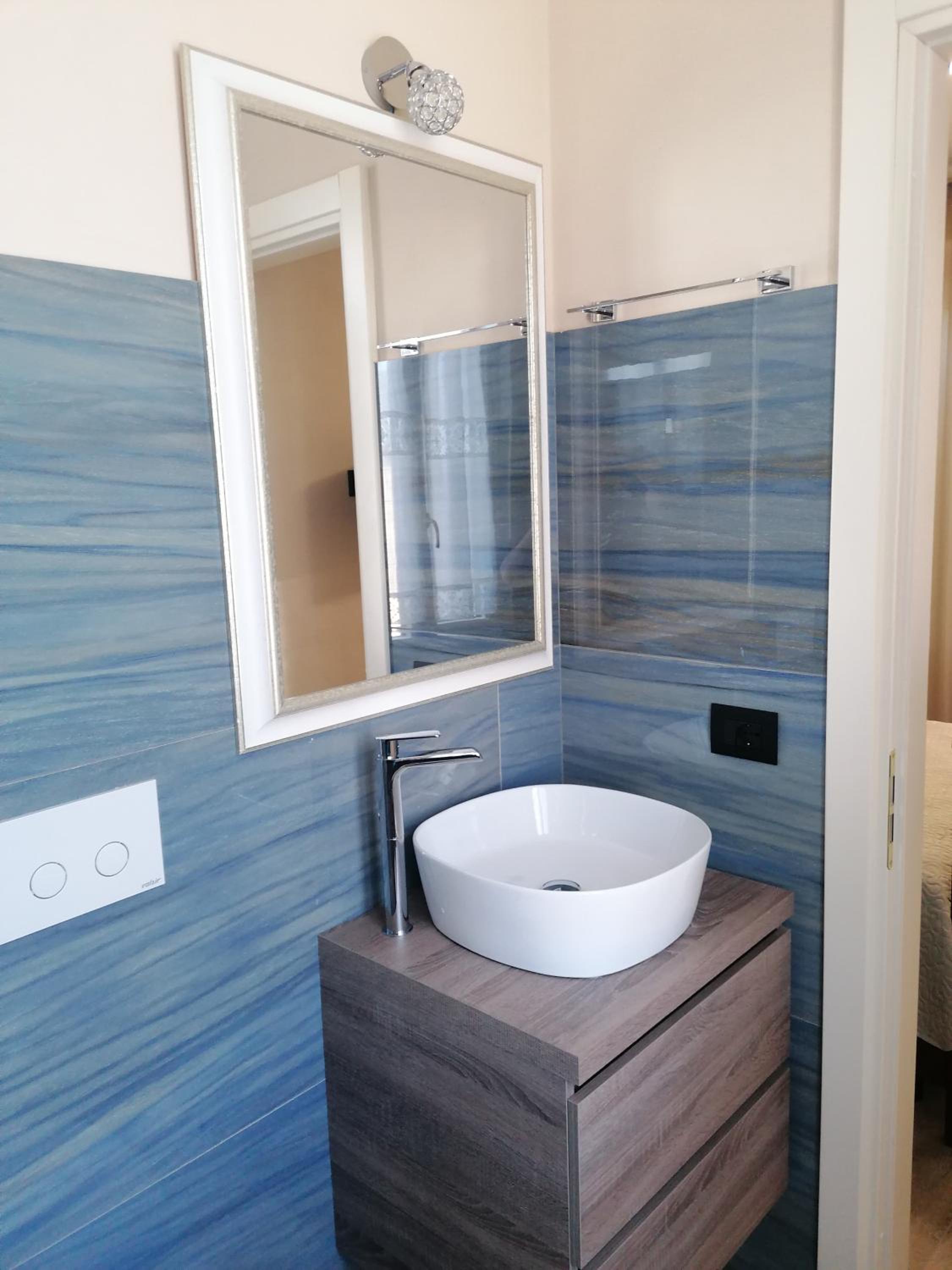 Economy Double Room - Photo 6