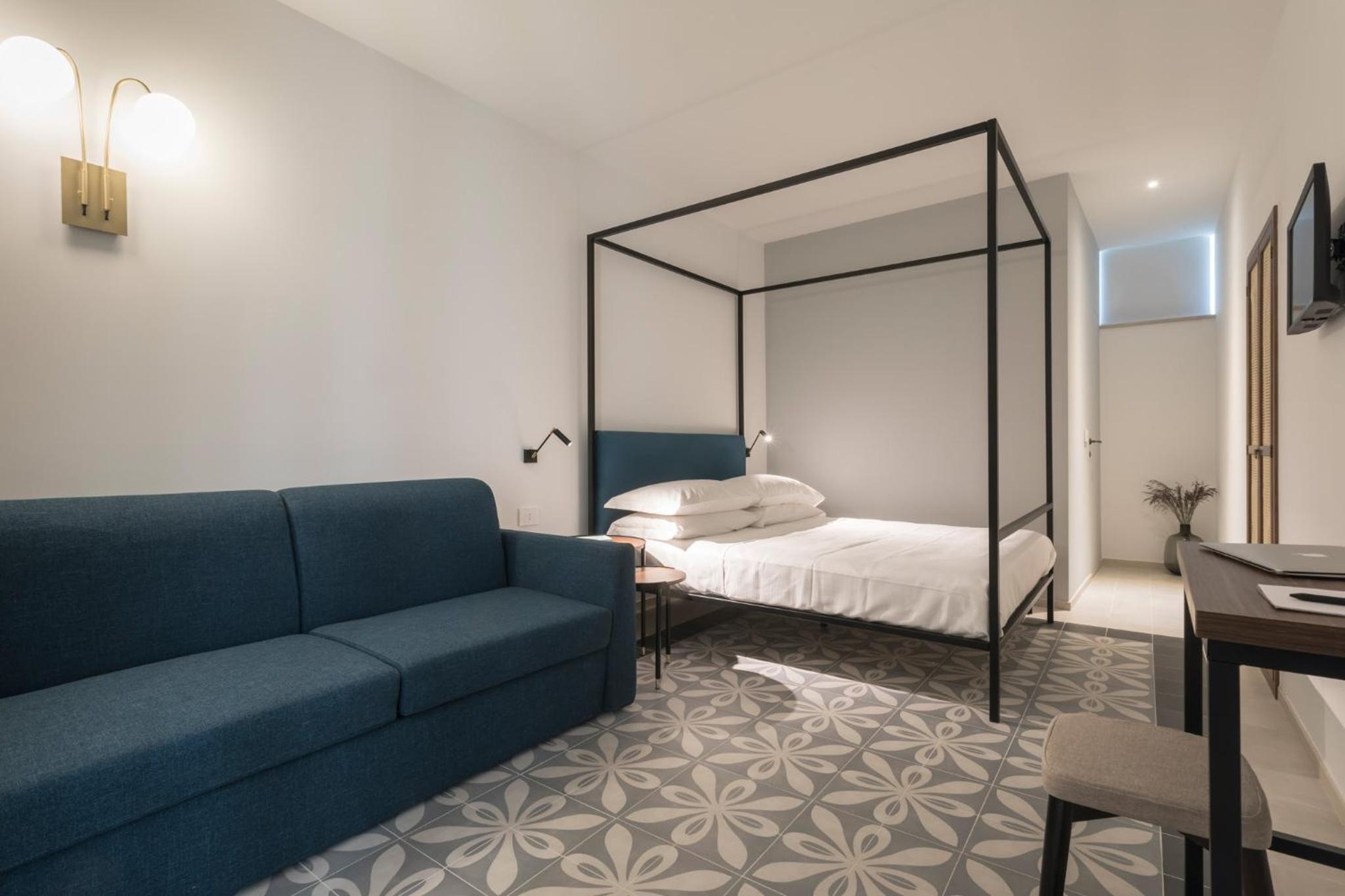 Deluxe Double Room - Photo 10