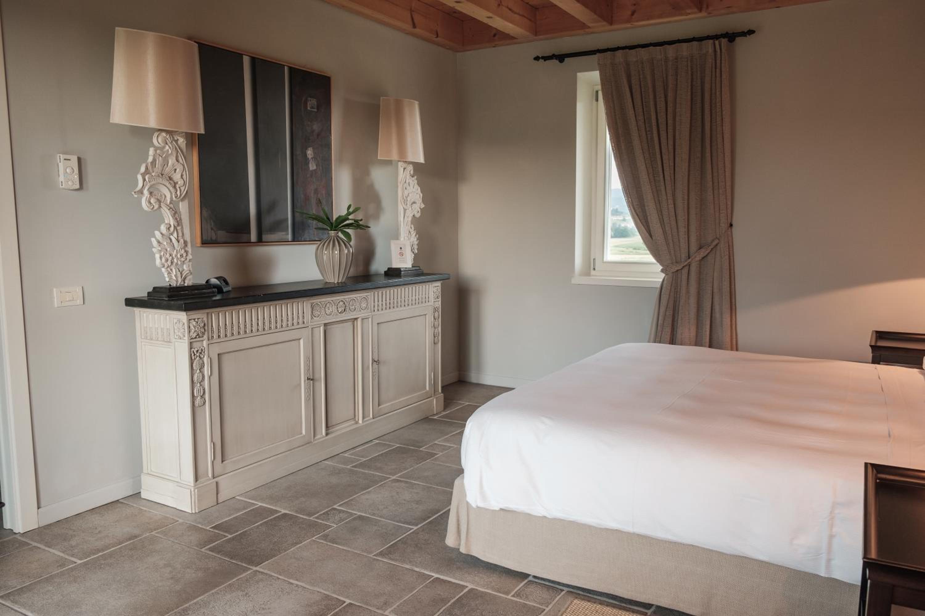 Large Double Room - Photo 1