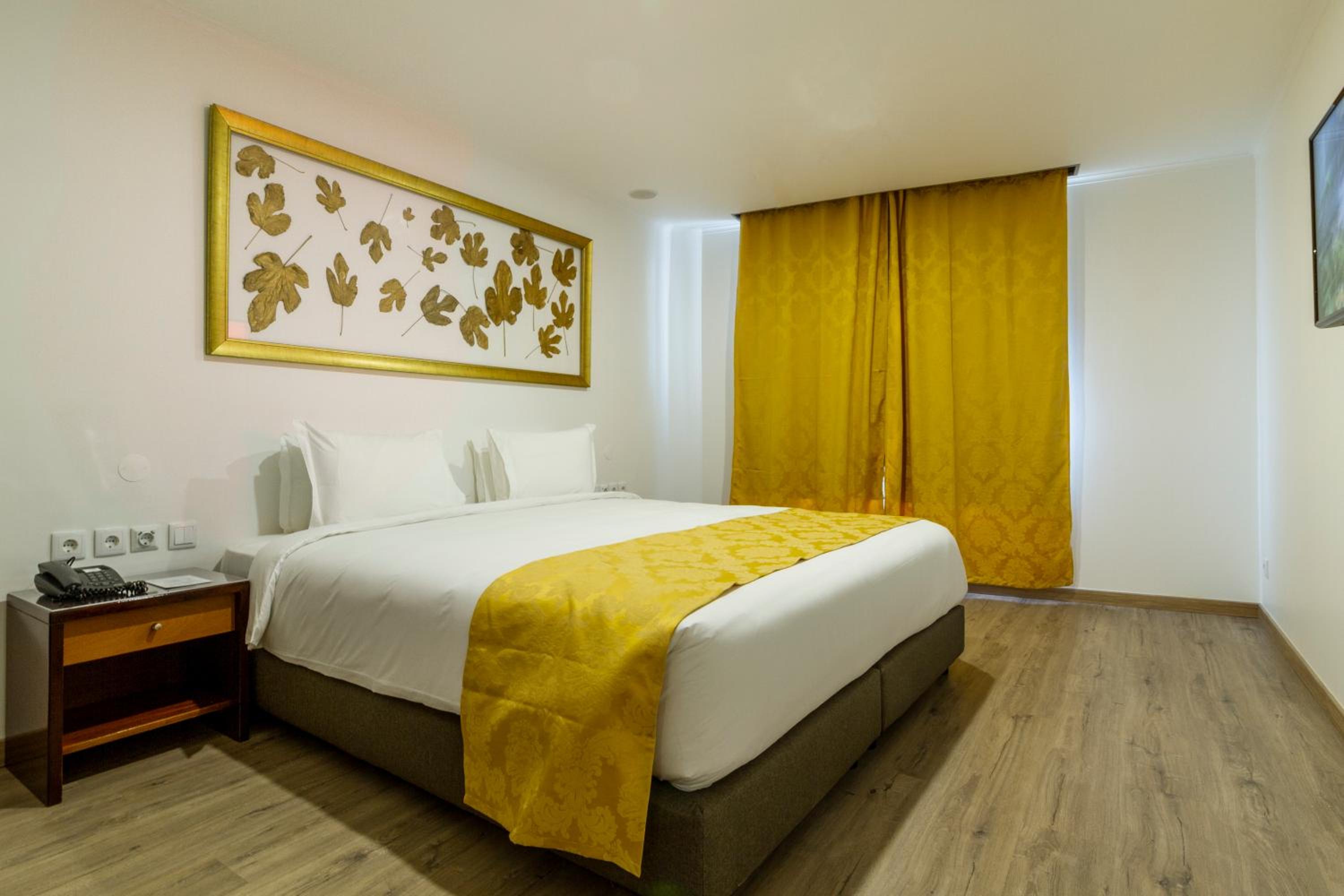 Superior King Room - Photo 3