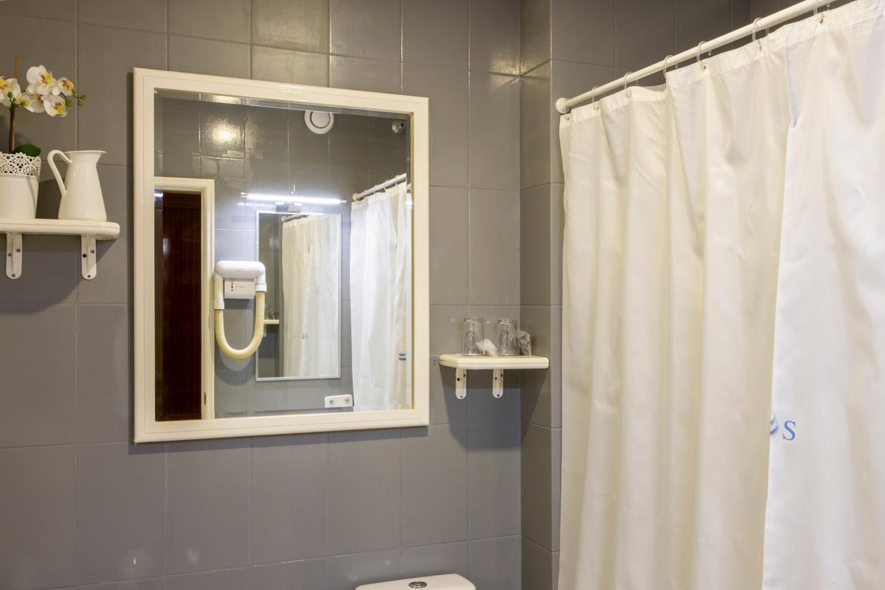 Superior Twin Room - Photo 4
