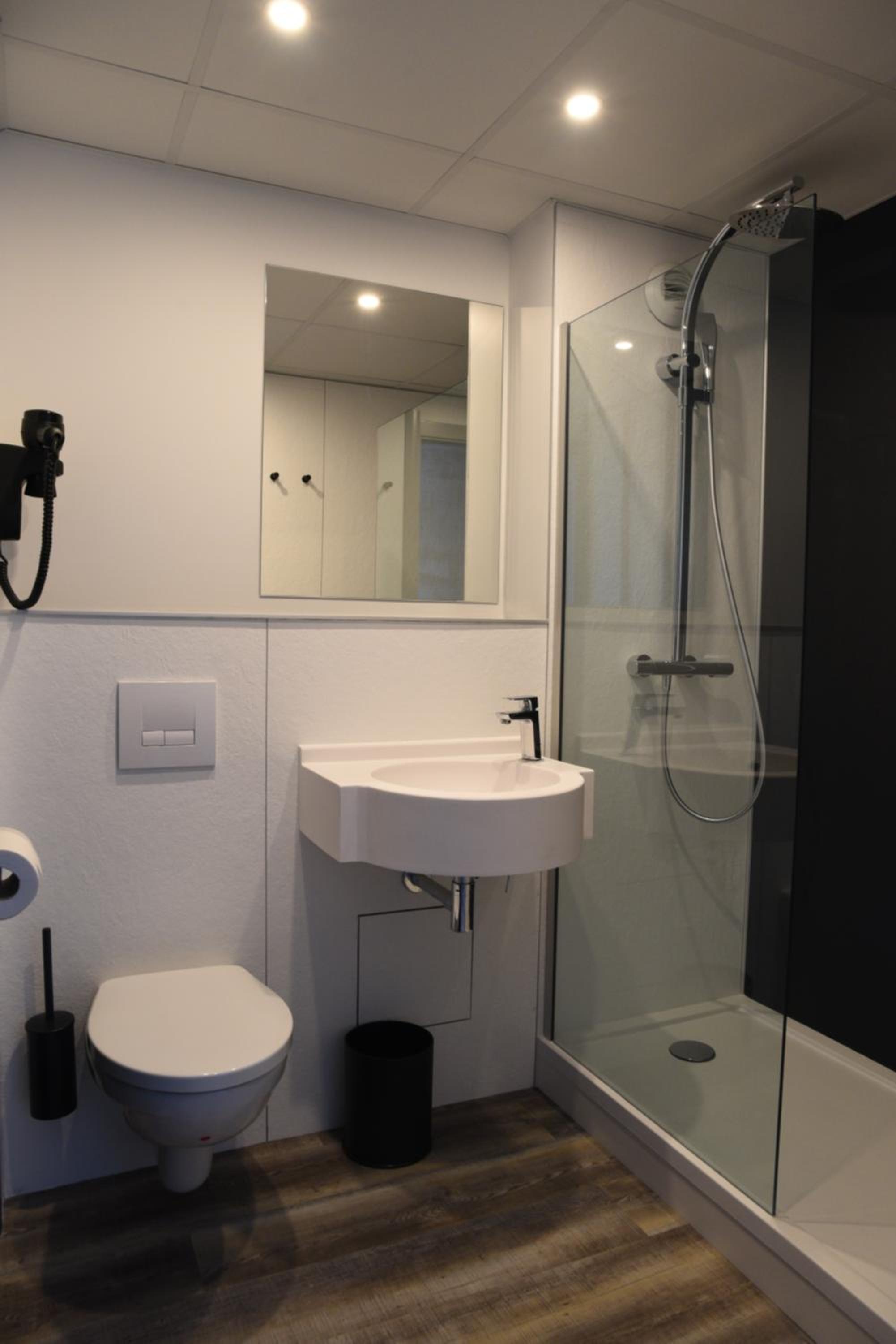 Triple Room - 1 Double & 1 Single Beds photo 3