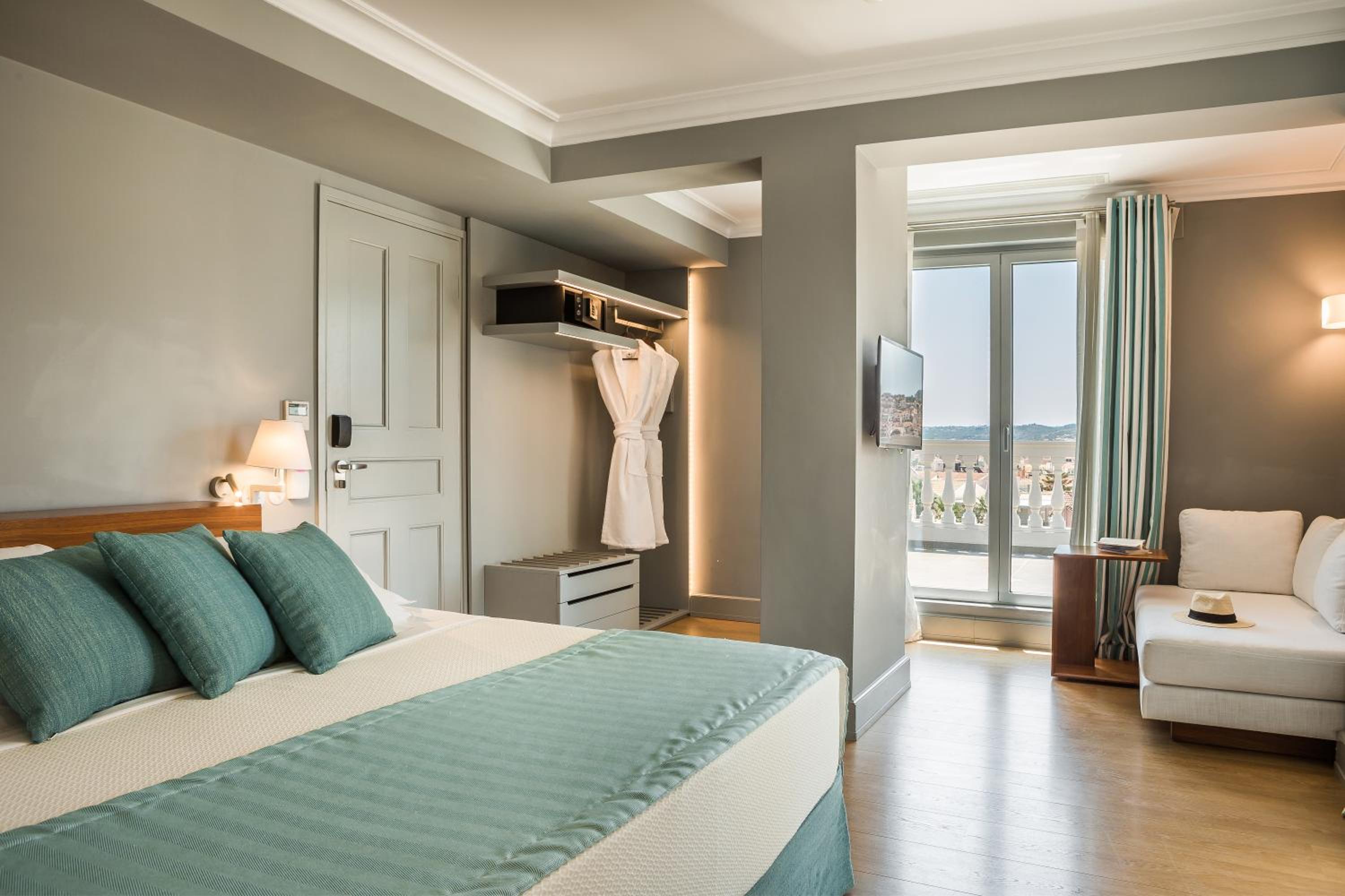 Master Suite with Outdoor Hot Tub and Panoramic Sea View