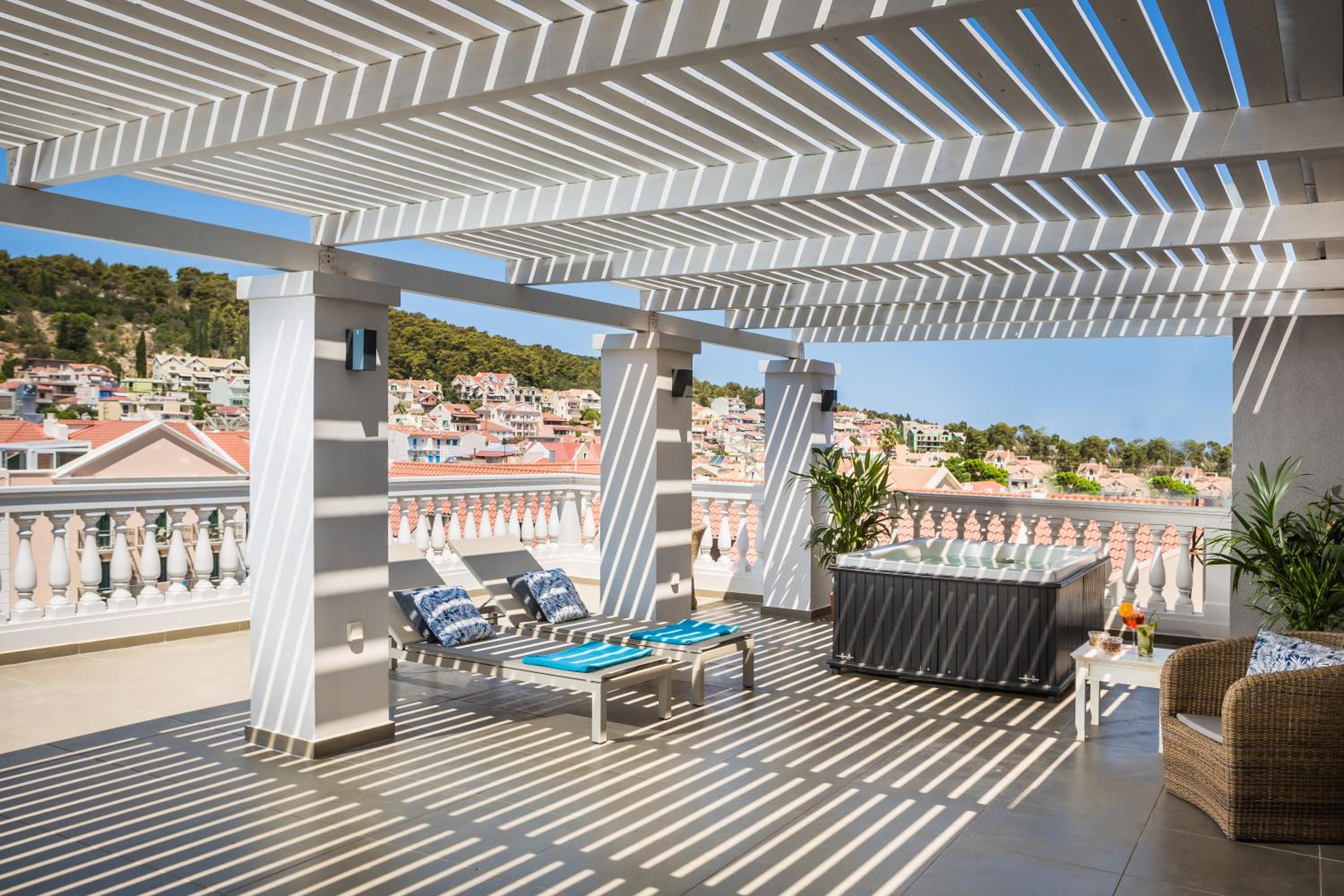 Master Suite with Outdoor Hot Tub and Panoramic Sea View photo 3