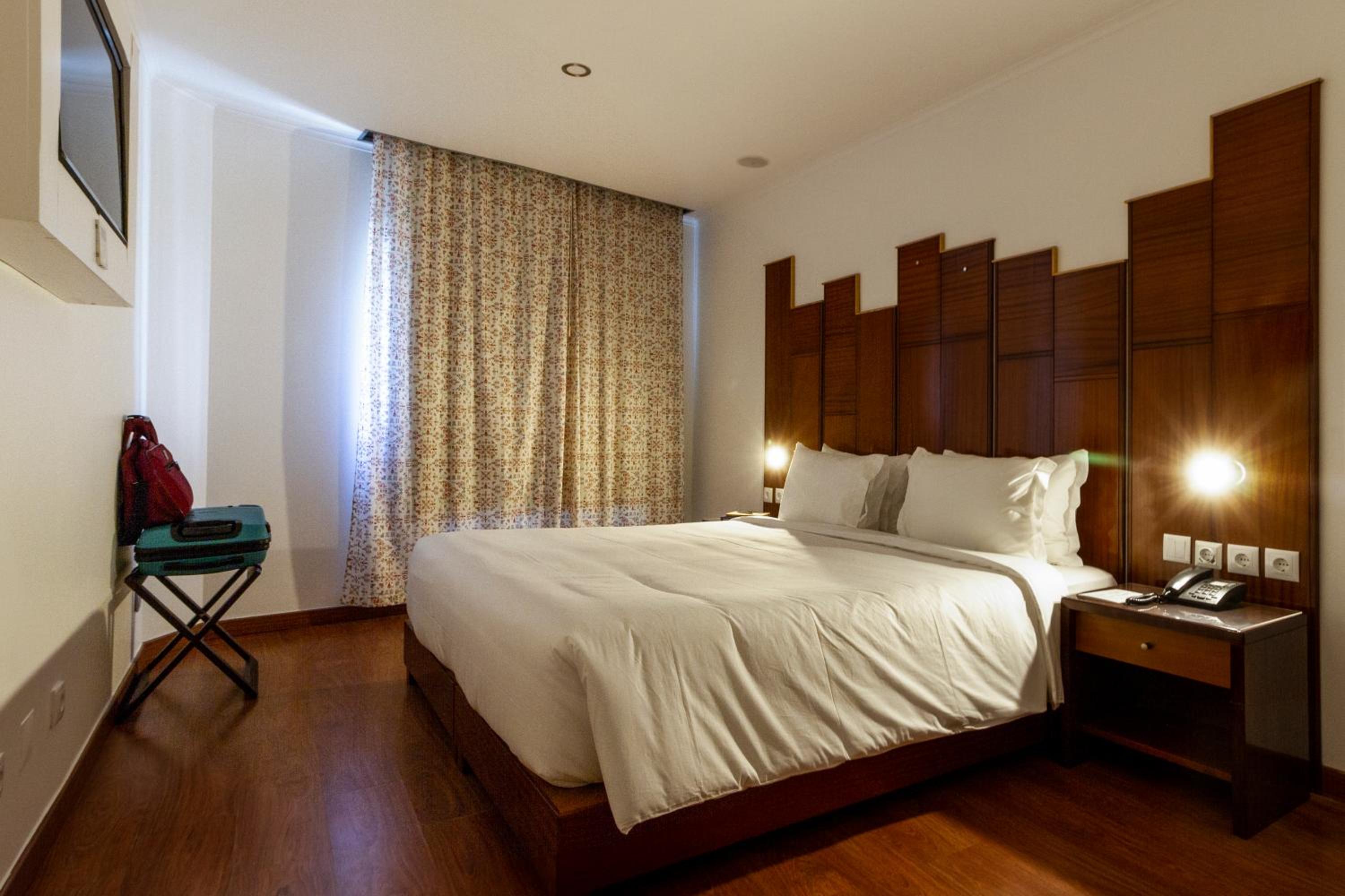 Standard Queen Room - Photo 4