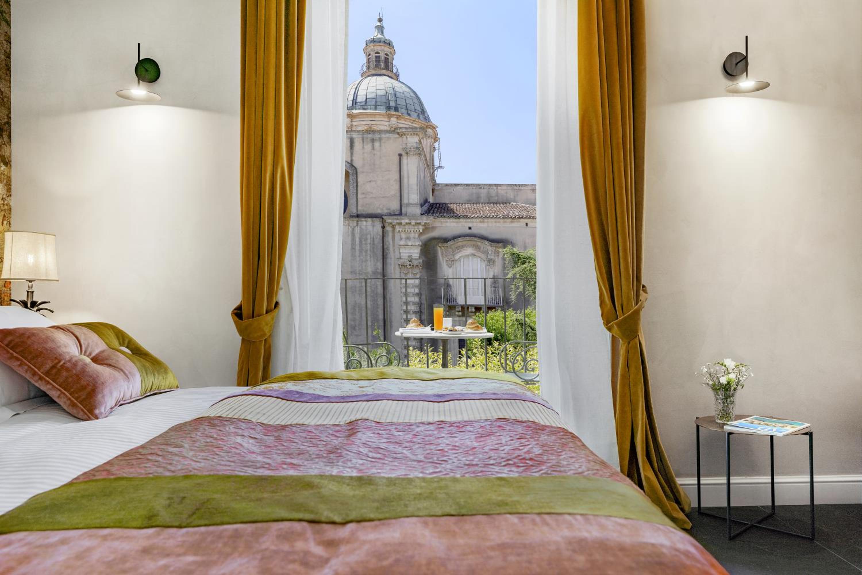 Deluxe Double Room with Balcony - historic center view - Photo 5