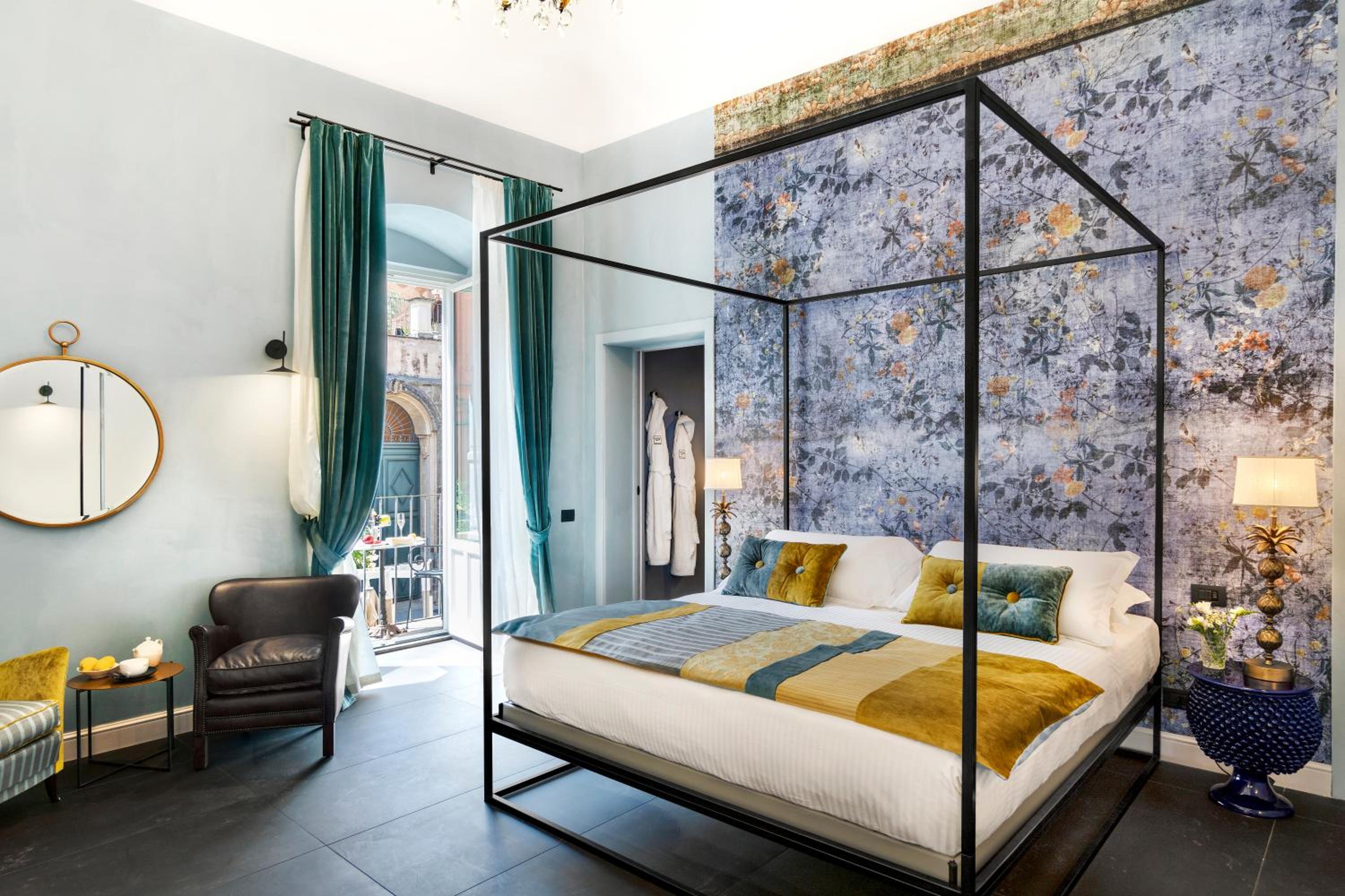 Junior Suite with Balcony - historic center view - Photo 3