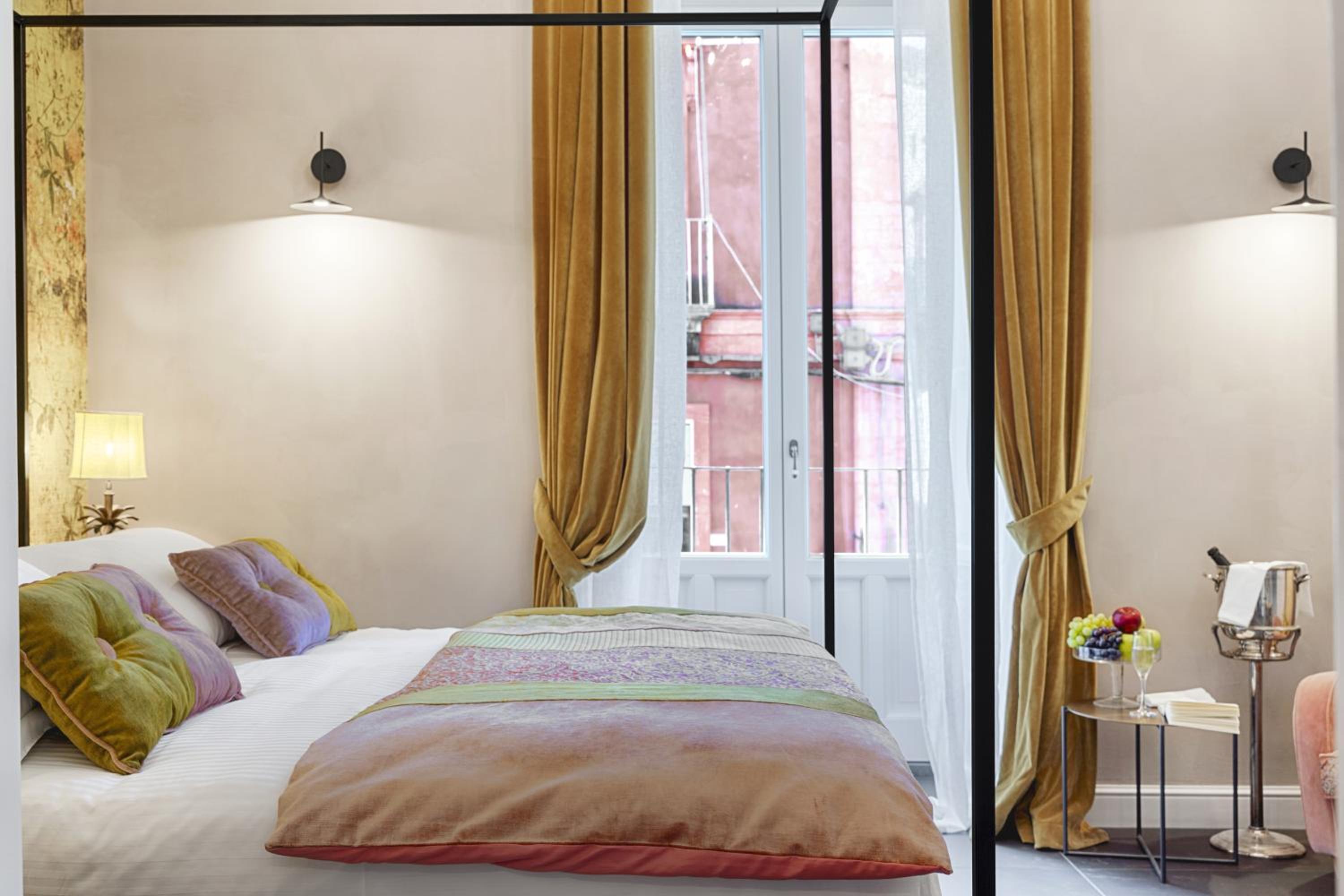 Deluxe Double Room with Balcony - historic center view - Photo 1