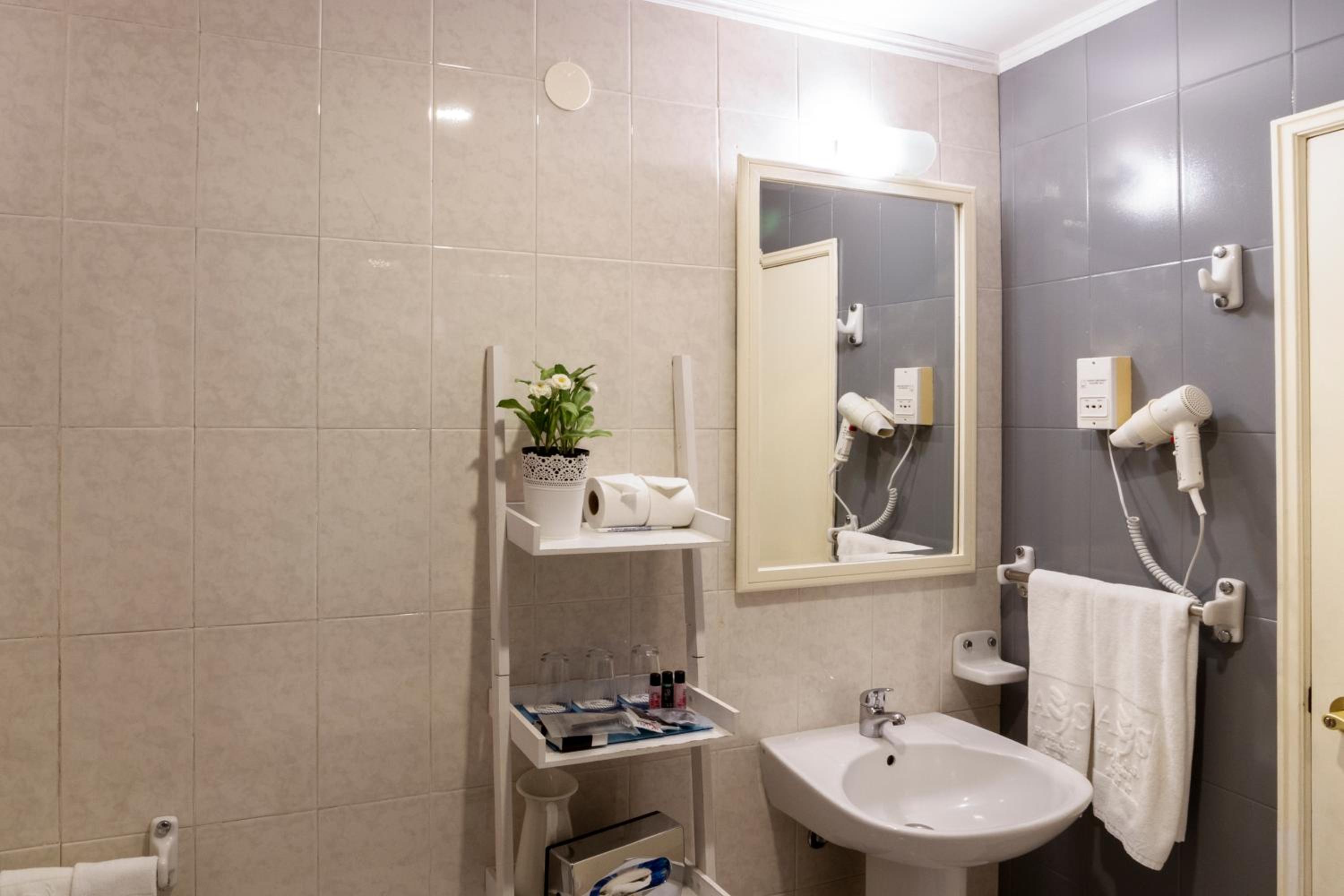 Triple Room - Photo 2