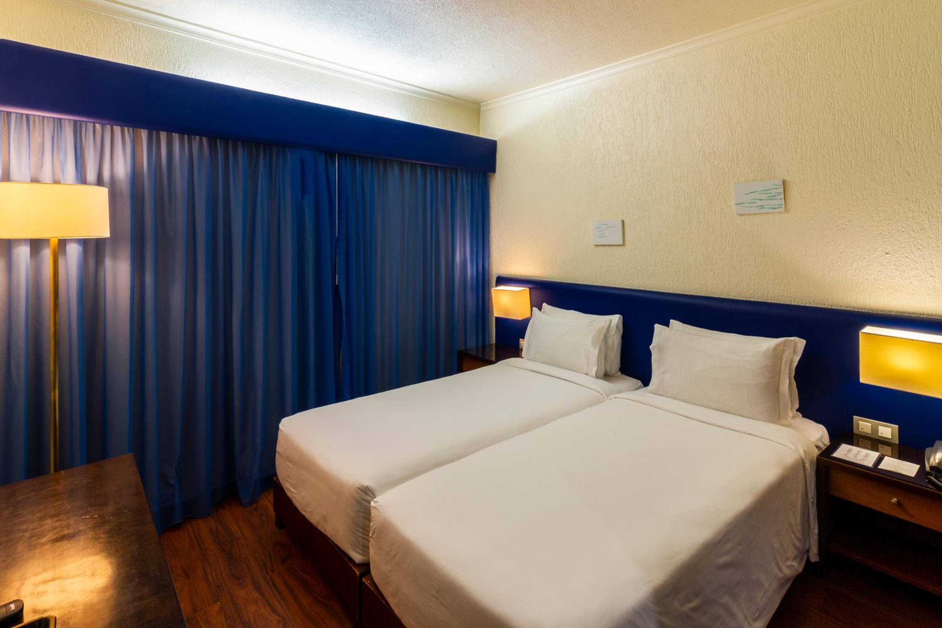 Twin Room - Photo 2