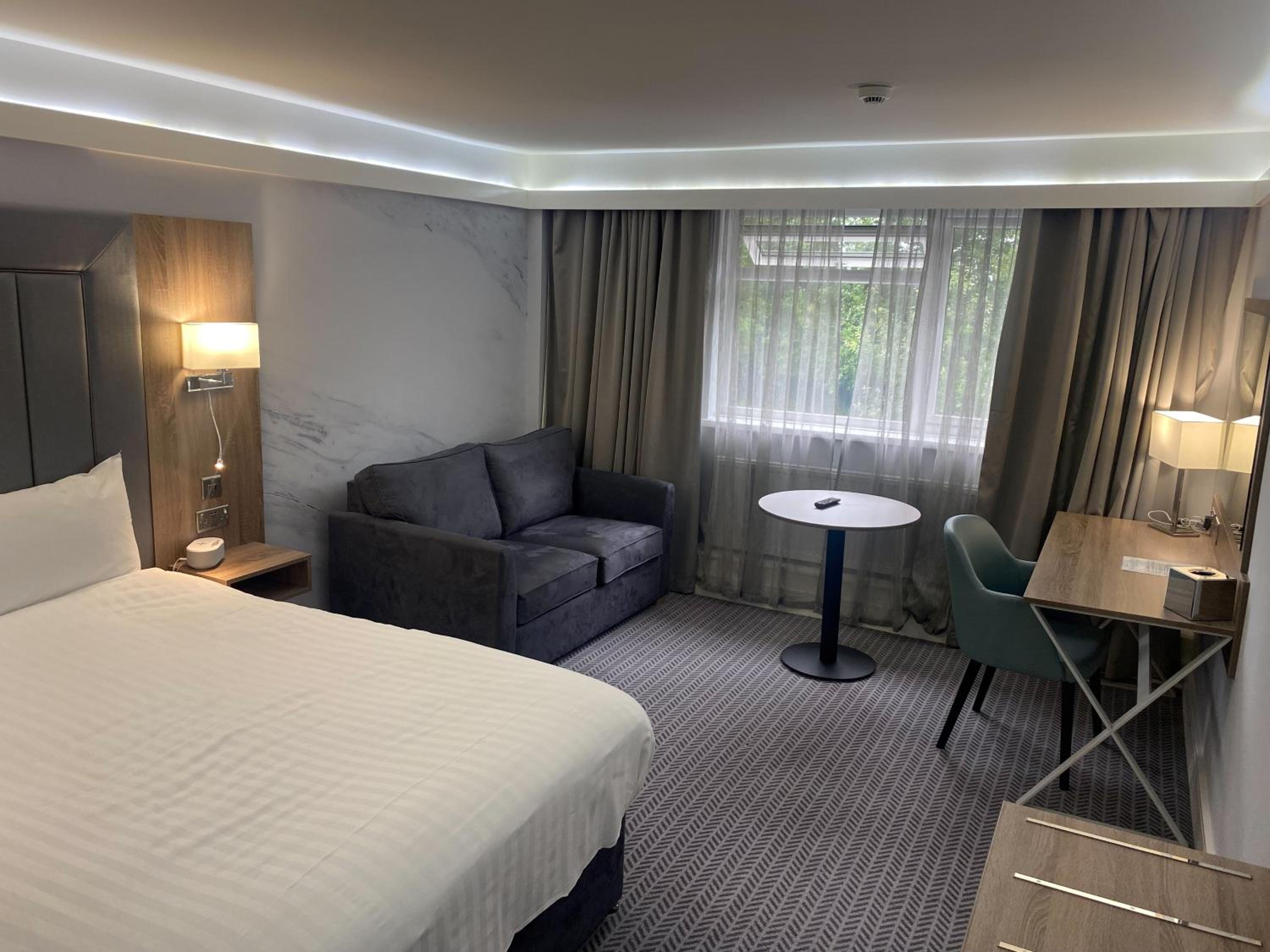 Deluxe Double Room with Sofa Bed - Photo 2