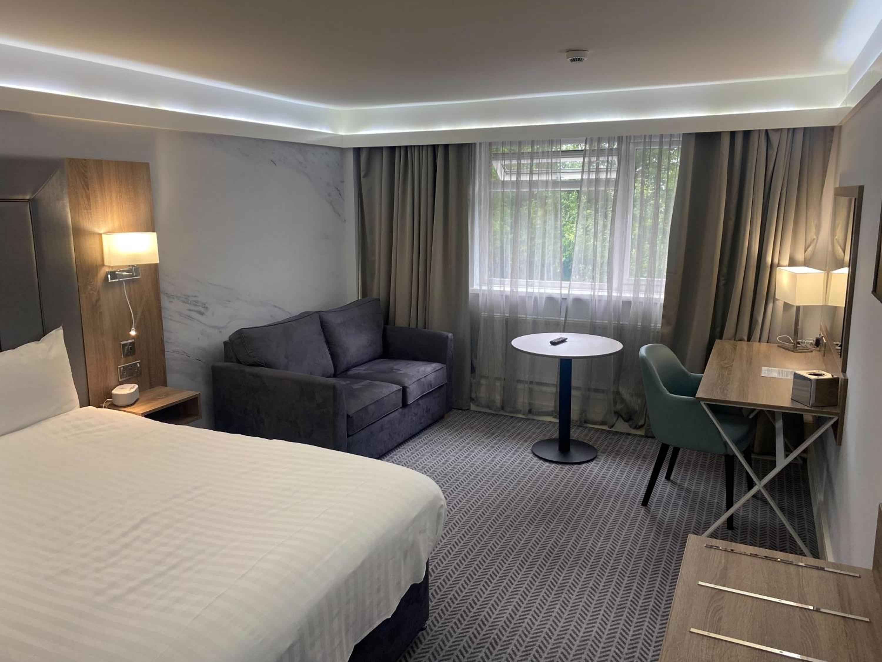 Deluxe Double Room with Sofa Bed - Photo 3