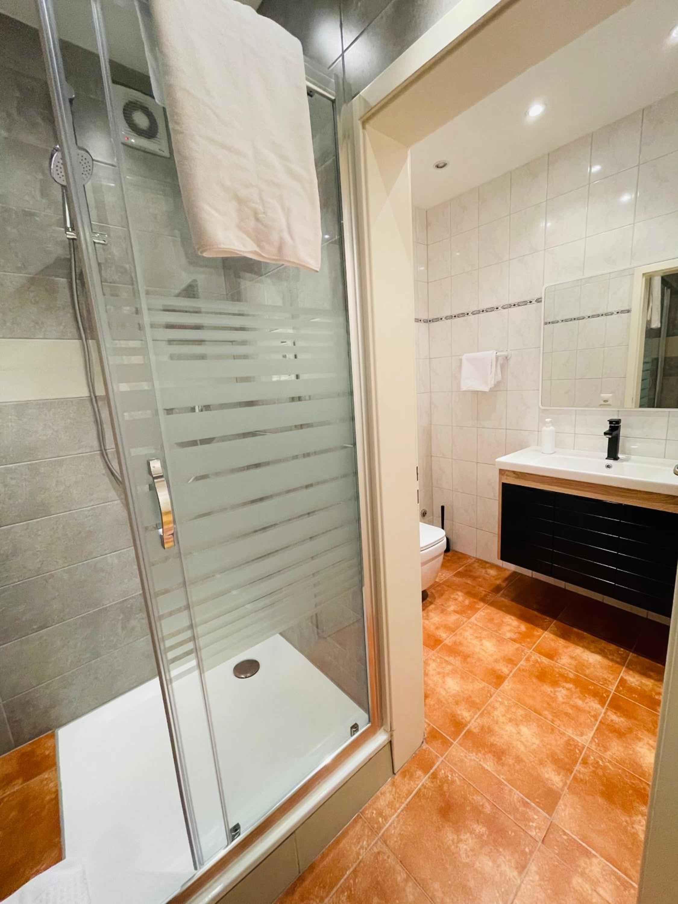 Standard Quadruple Room - Photo 3