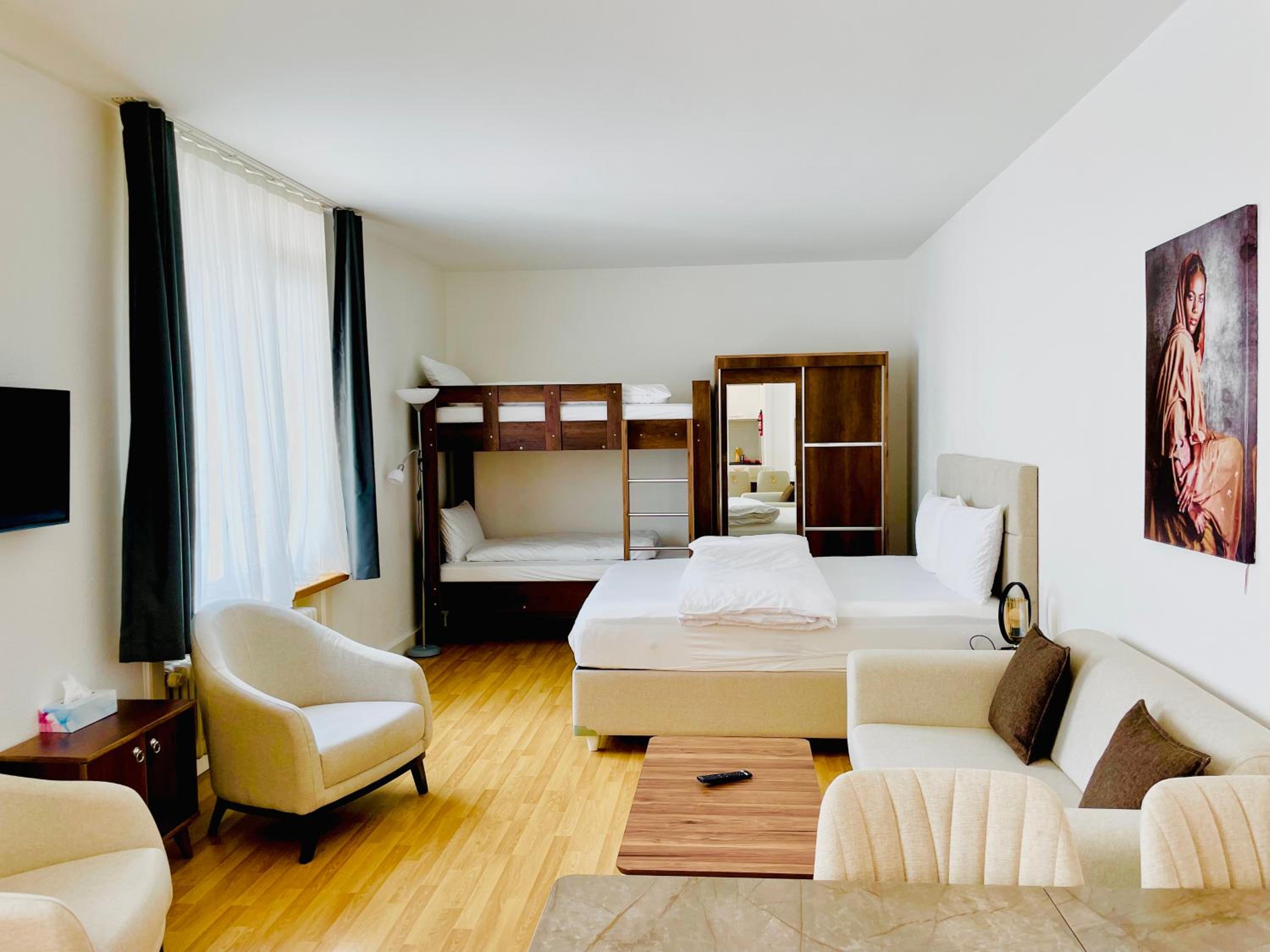 Standard Quadruple Room - Photo 5