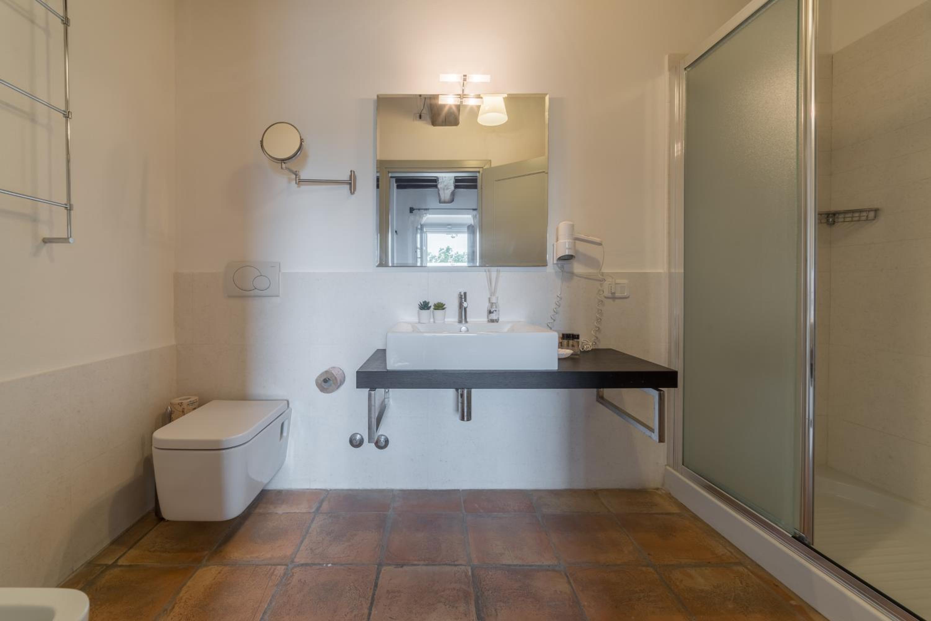 Double Room - Photo 7
