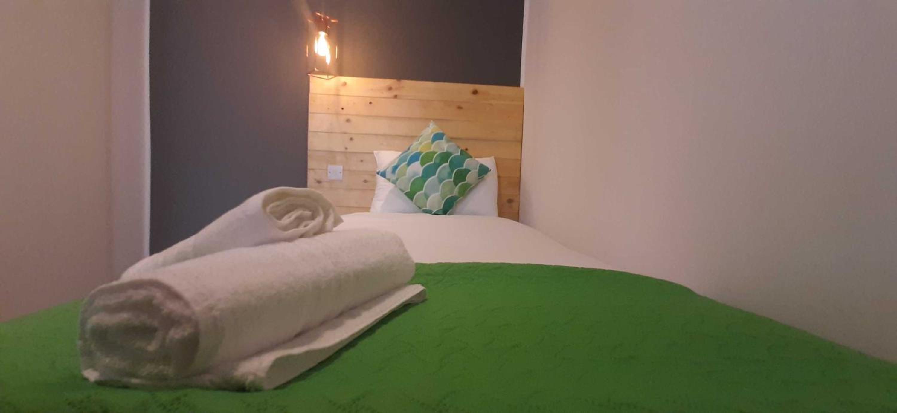 Single Room with Private Bathroom photo 3