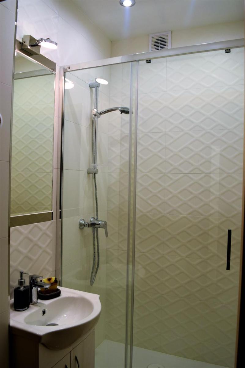 One-Bedroom Apartment - Photo 6