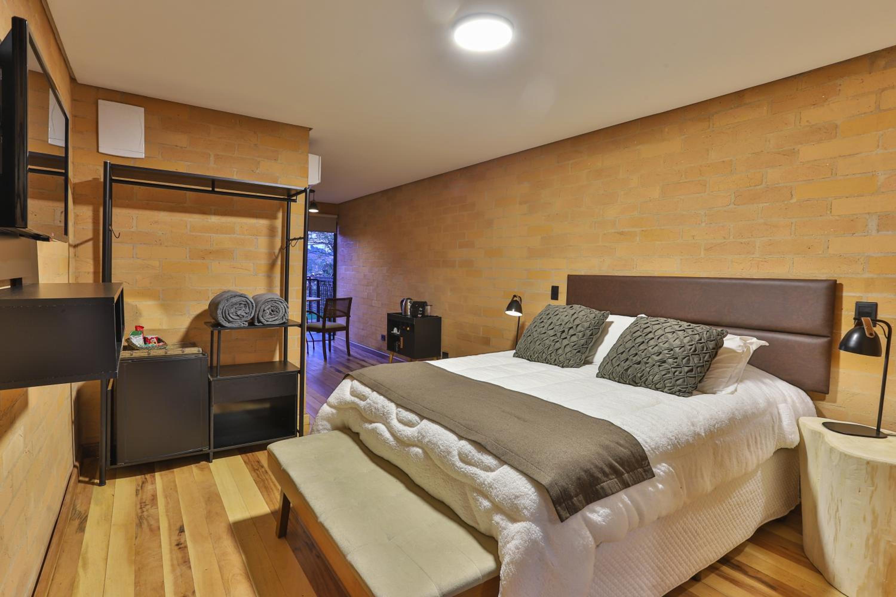 Deluxe Double Room with Balcony photo 2