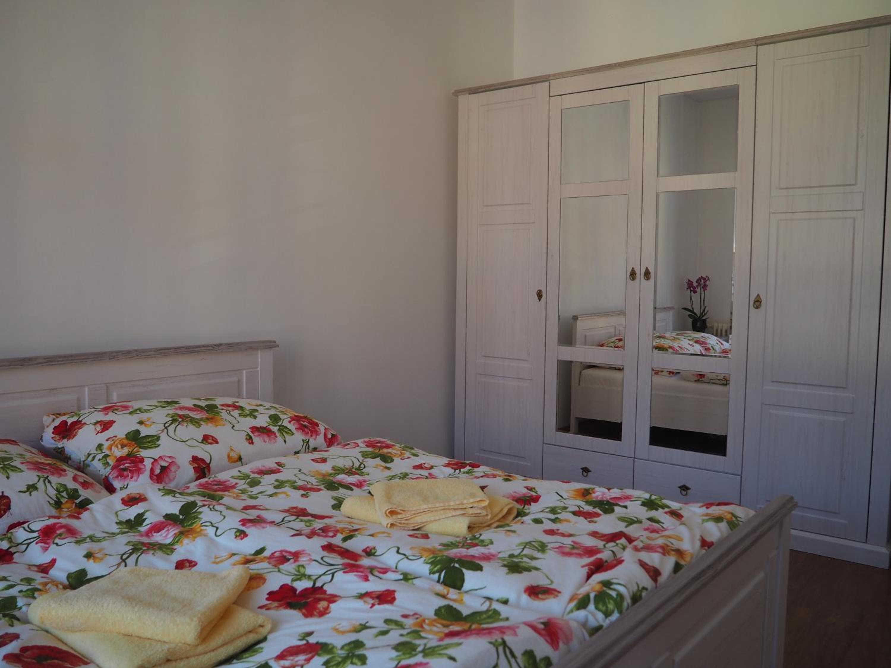 Apartment with Balcony - Photo 7