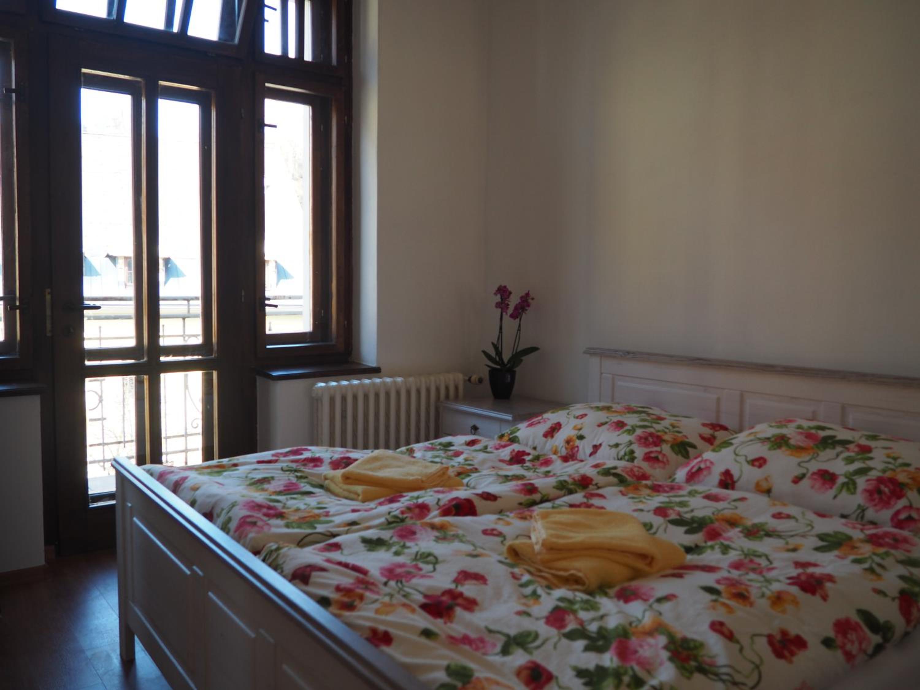 Apartment with Balcony - Photo 8