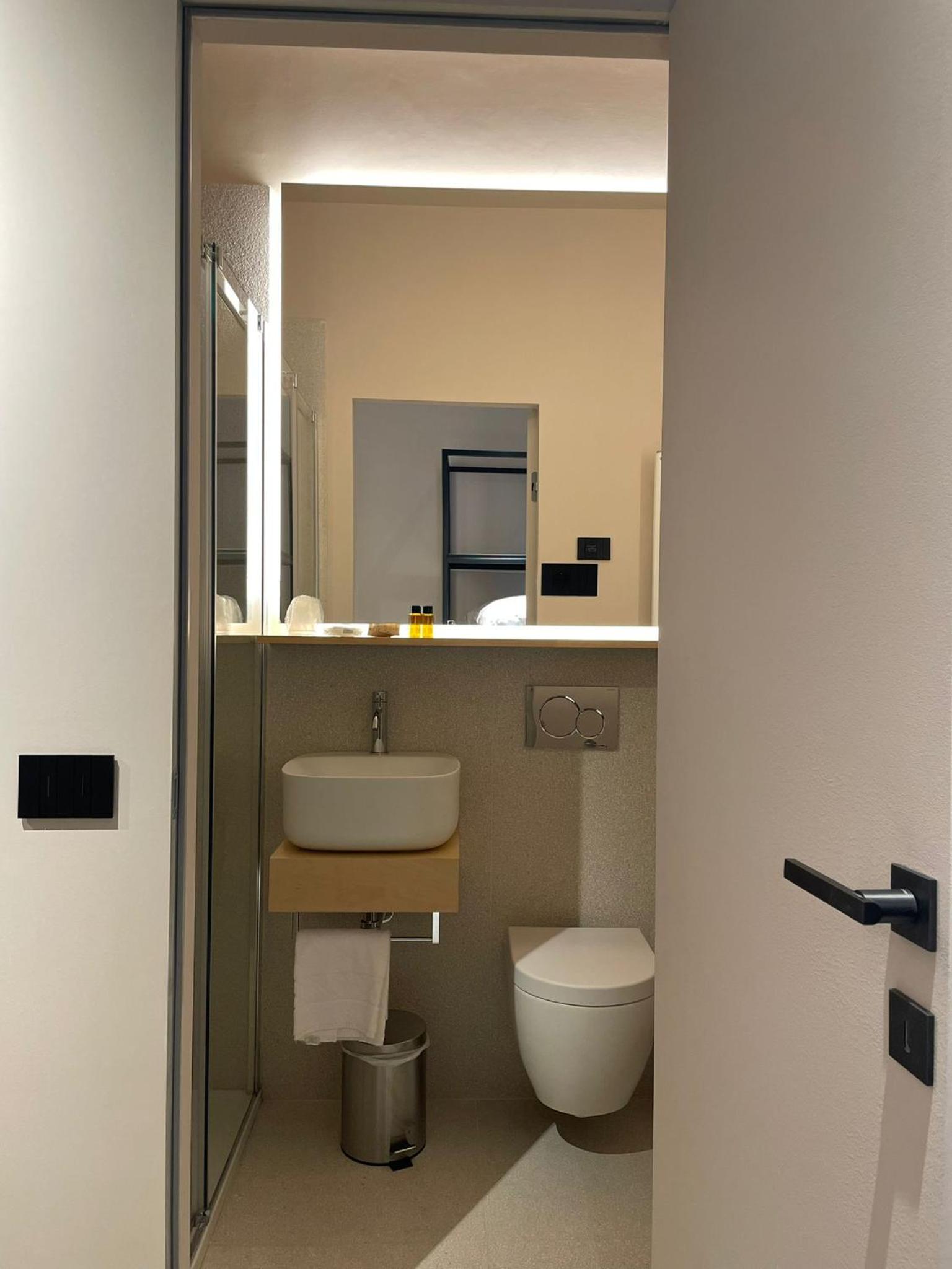Double or Twin Room - Photo 5