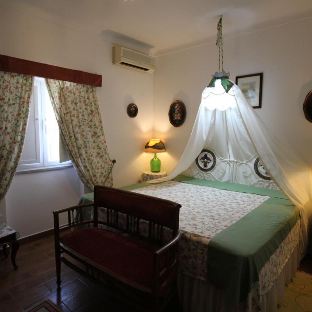 Large Double Room - Photo 1